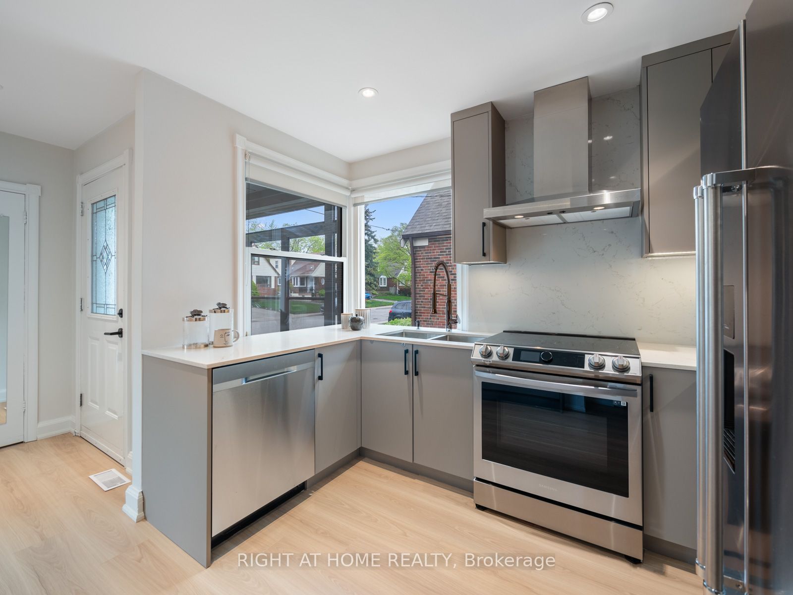 49 Amsterdam Avenue Property Photo 8