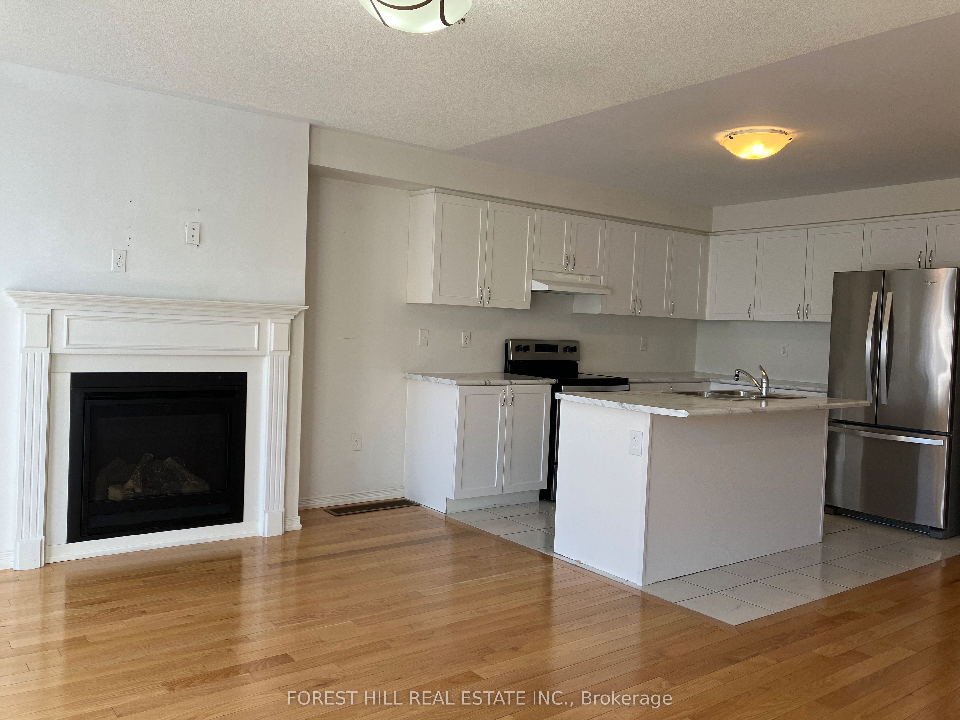 2448 Equestrian Crescent Property Photo 5