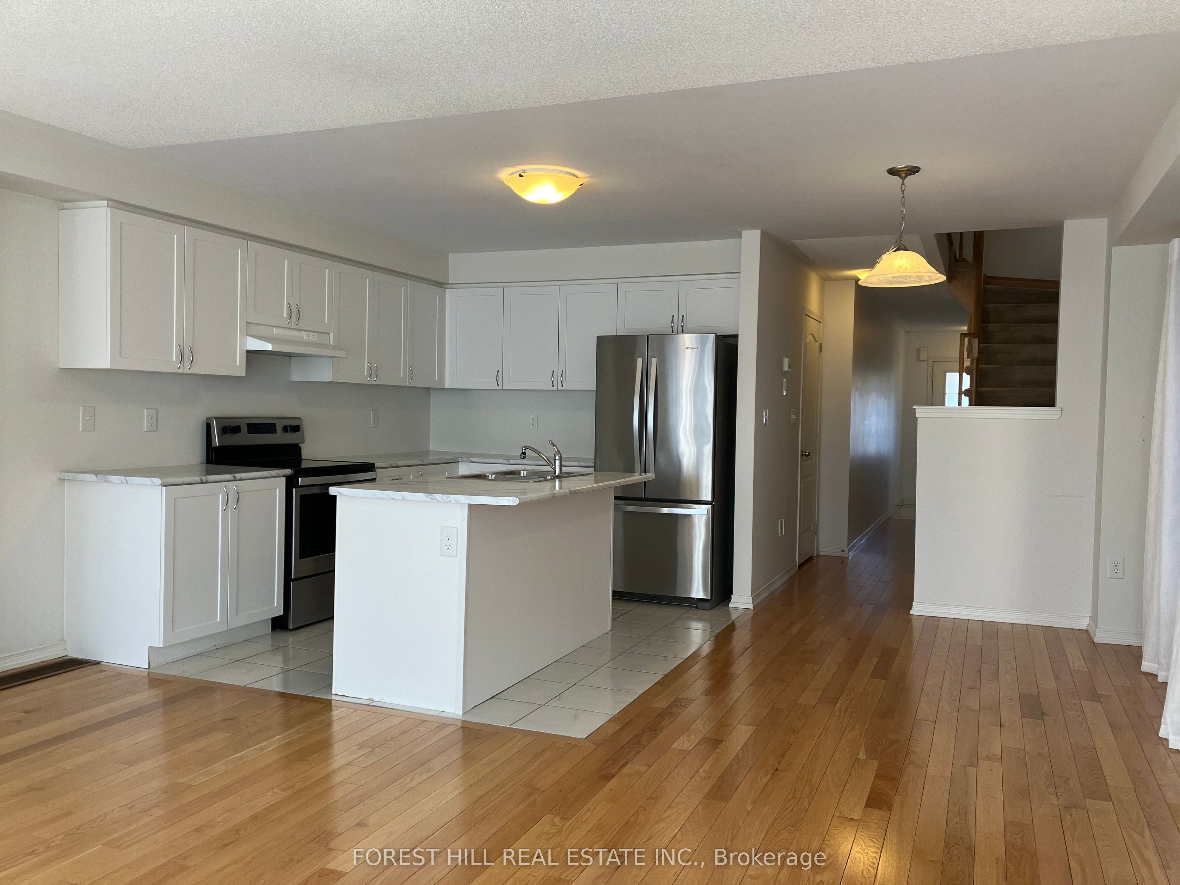 2448 Equestrian Crescent Property Photo 6