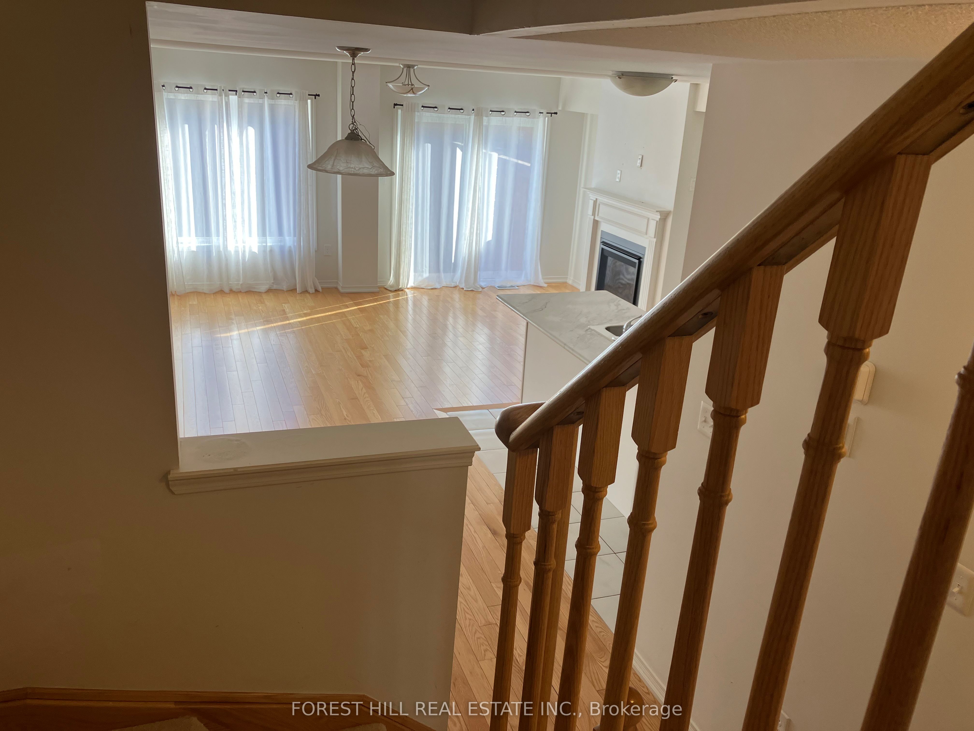 2448 Equestrian Crescent Property Photo 10