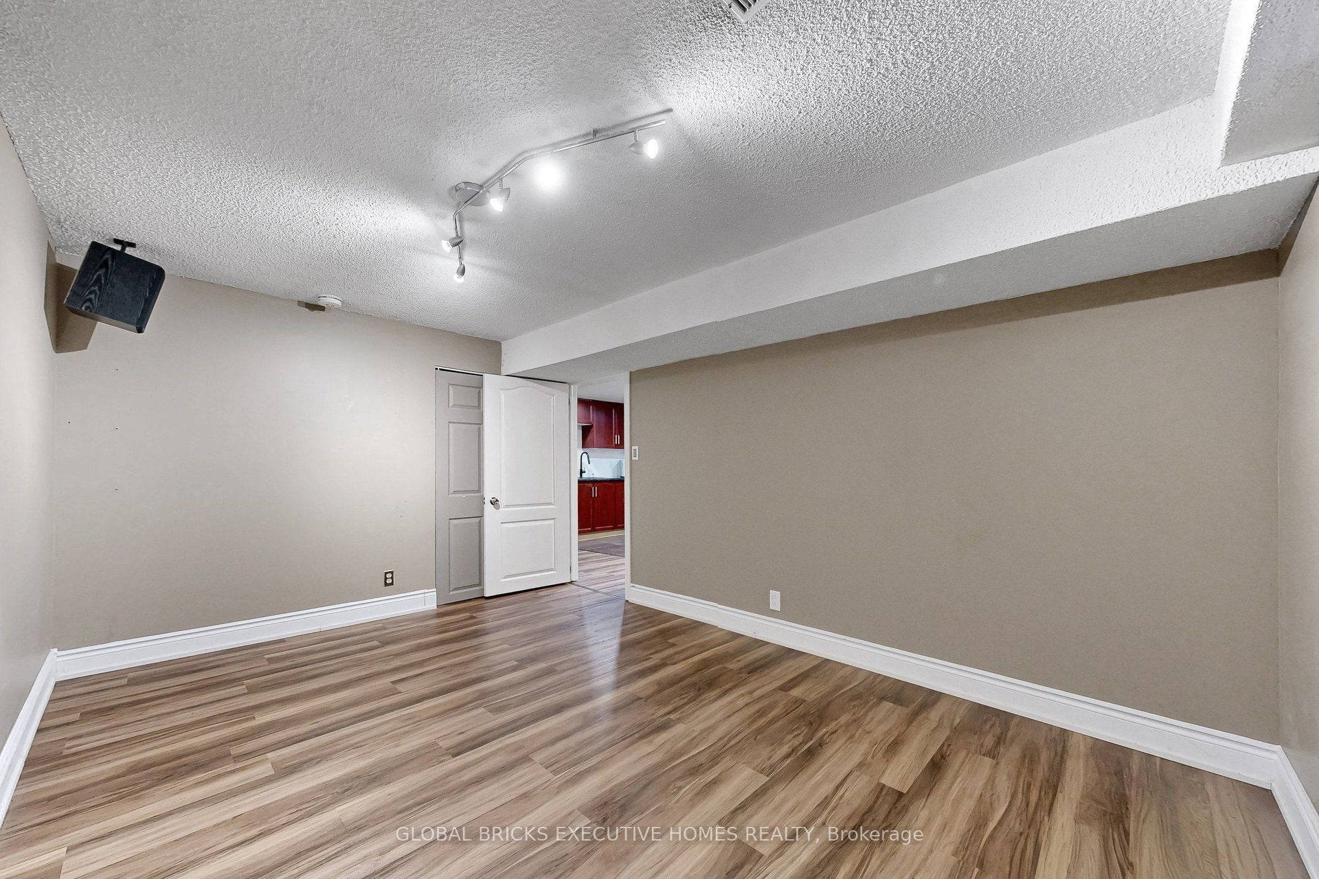53 Goldring Drive Property Photo 6