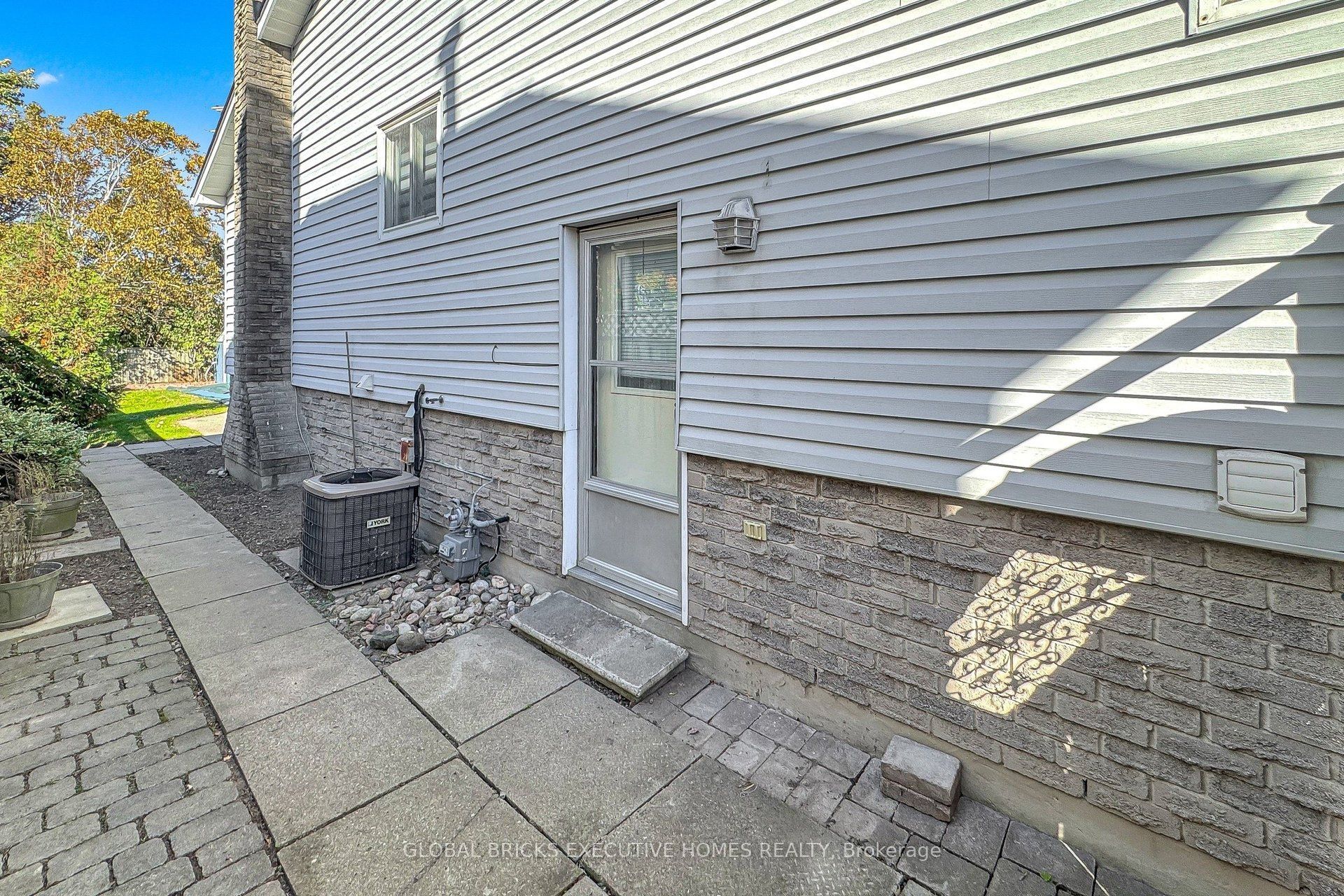 53 Goldring Drive Property Photo 13