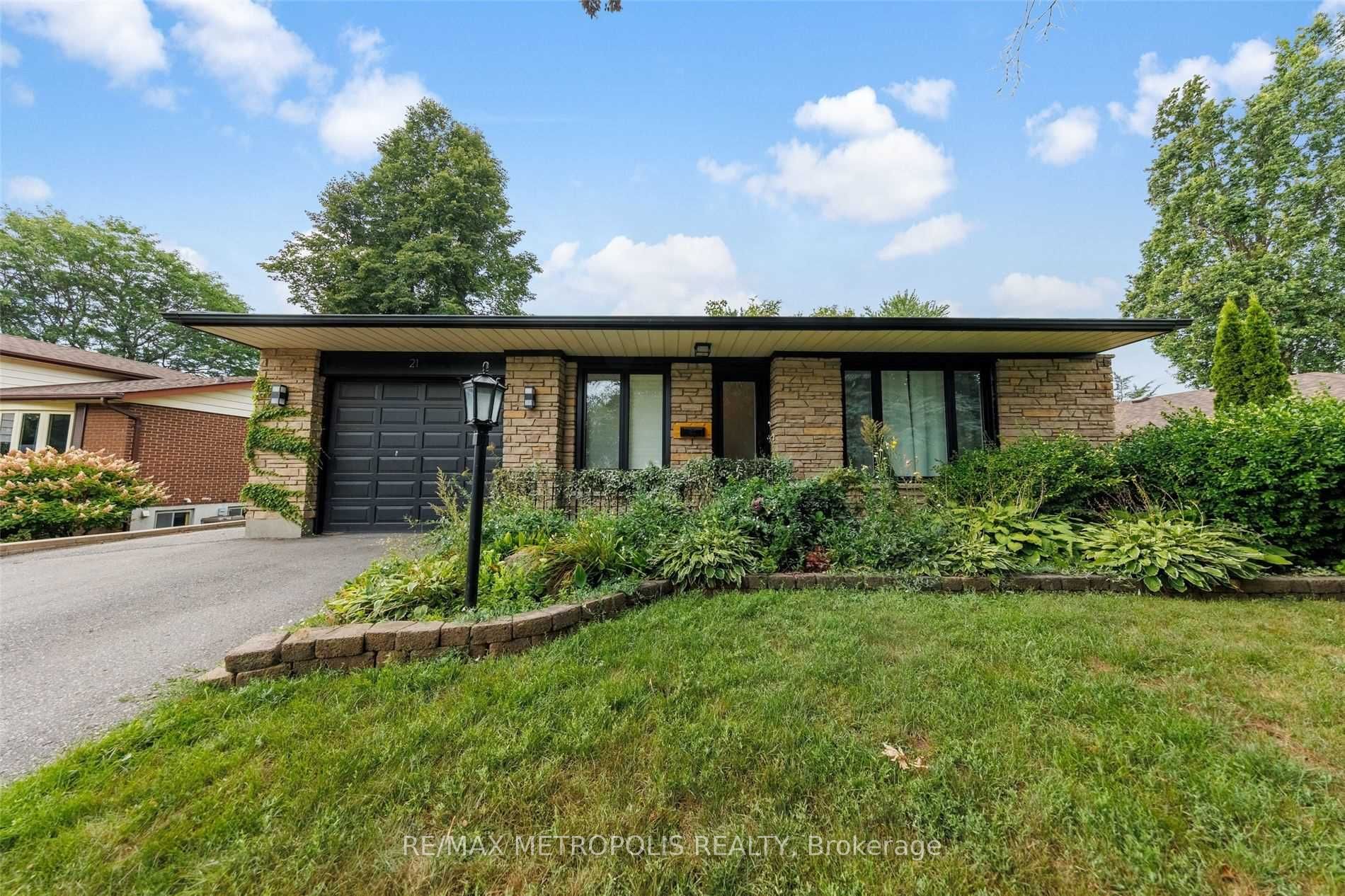 21 Hills Road Main Property Photo 1