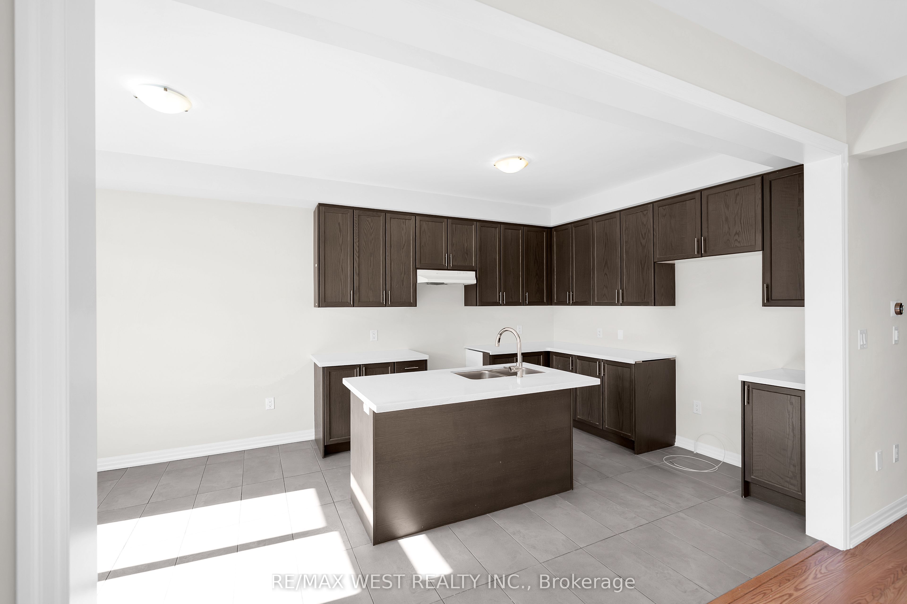 51 Northrop Avenue Property Photo 3