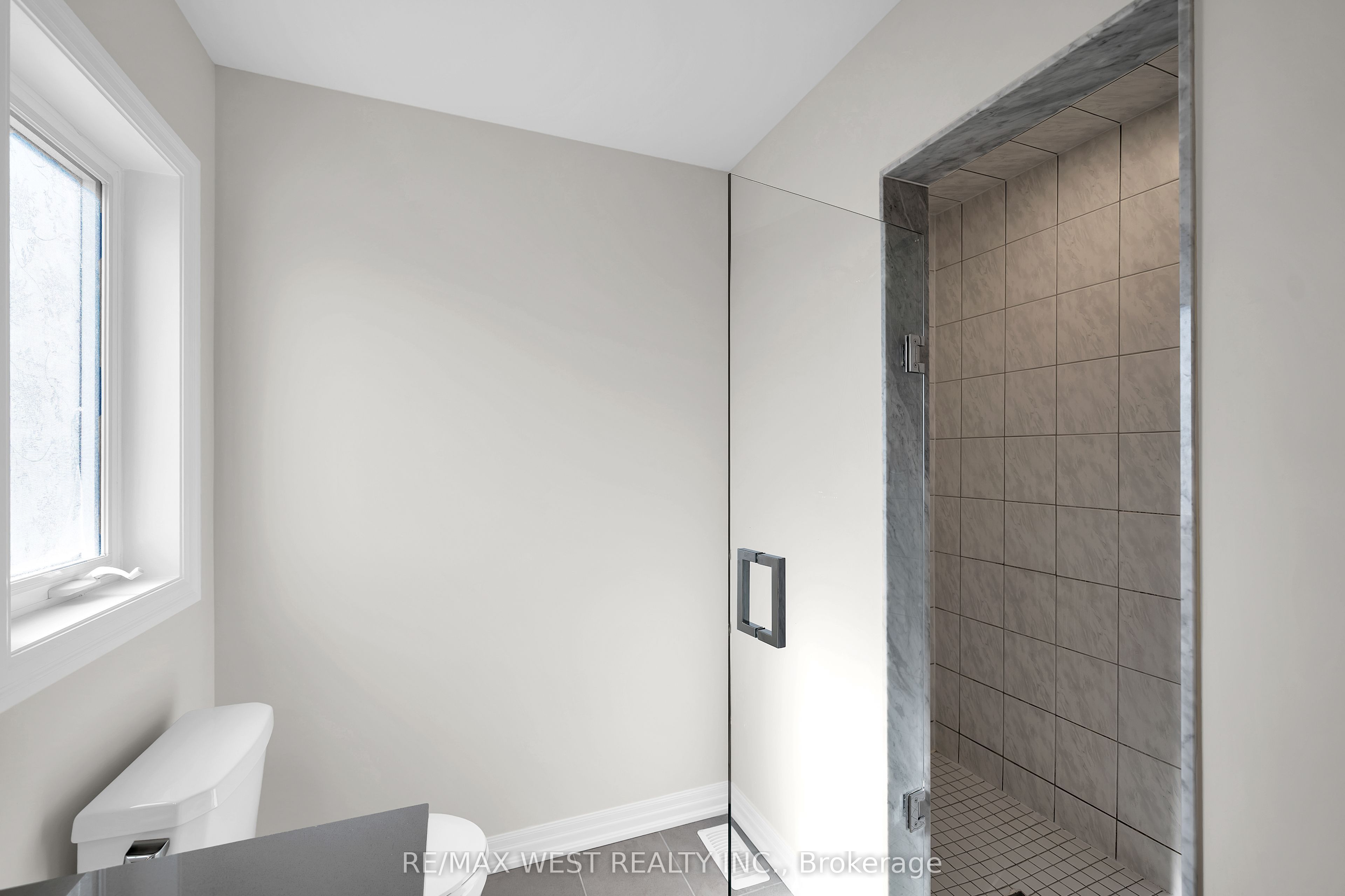 51 Northrop Avenue Property Photo 10