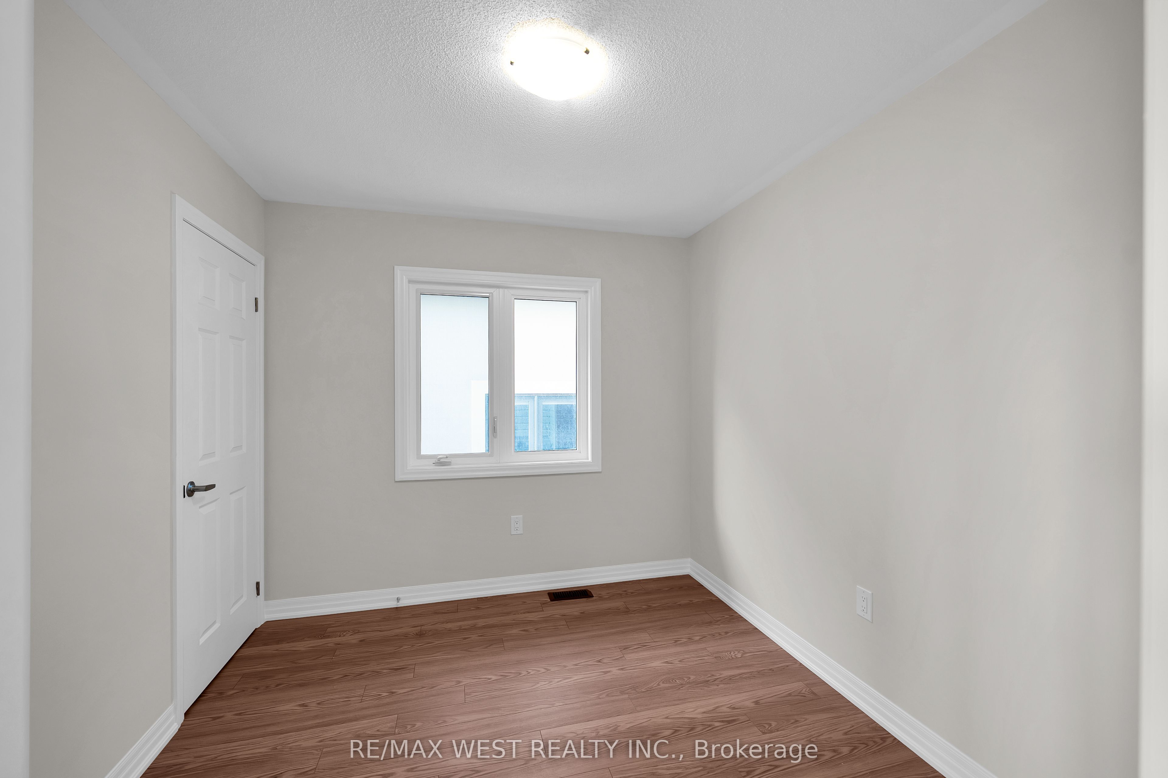 51 Northrop Avenue Property Photo 11