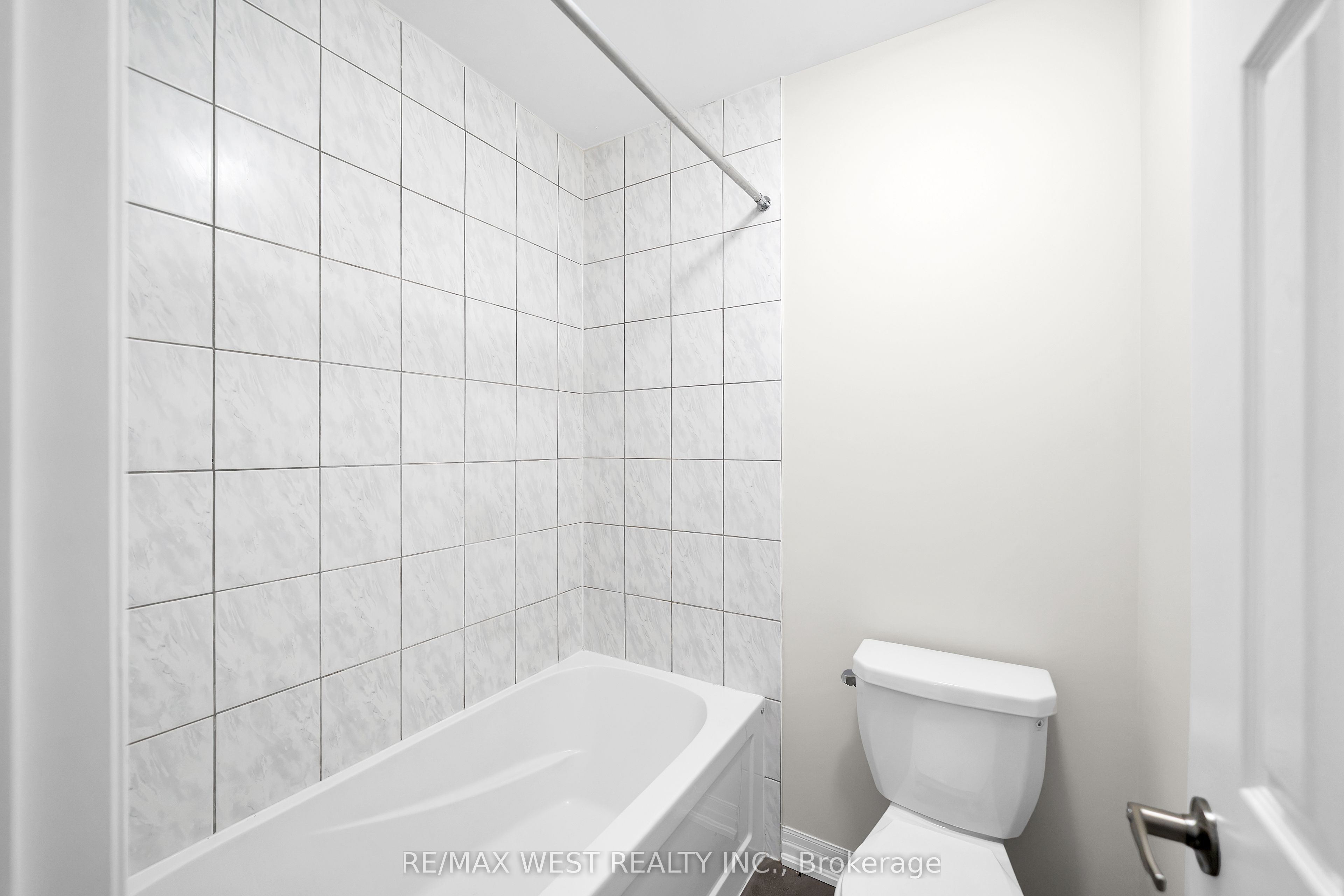 51 Northrop Avenue Property Photo 15