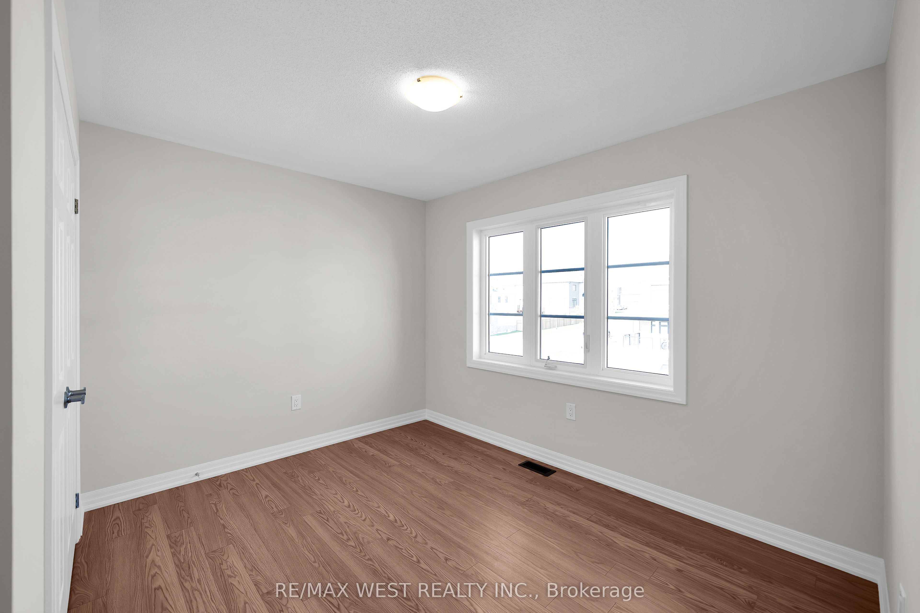 51 Northrop Avenue Property Photo 16