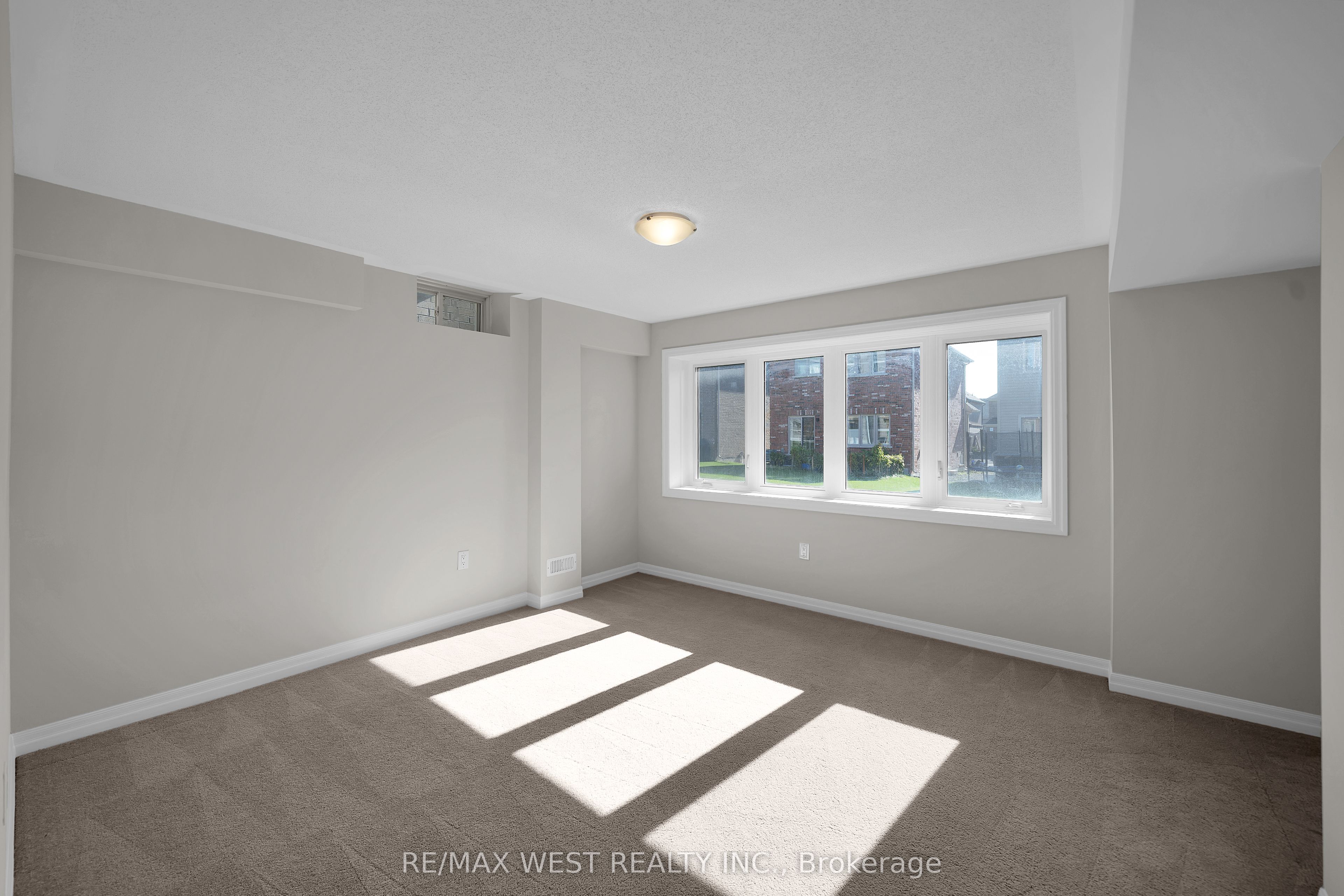 51 Northrop Avenue Property Photo 17