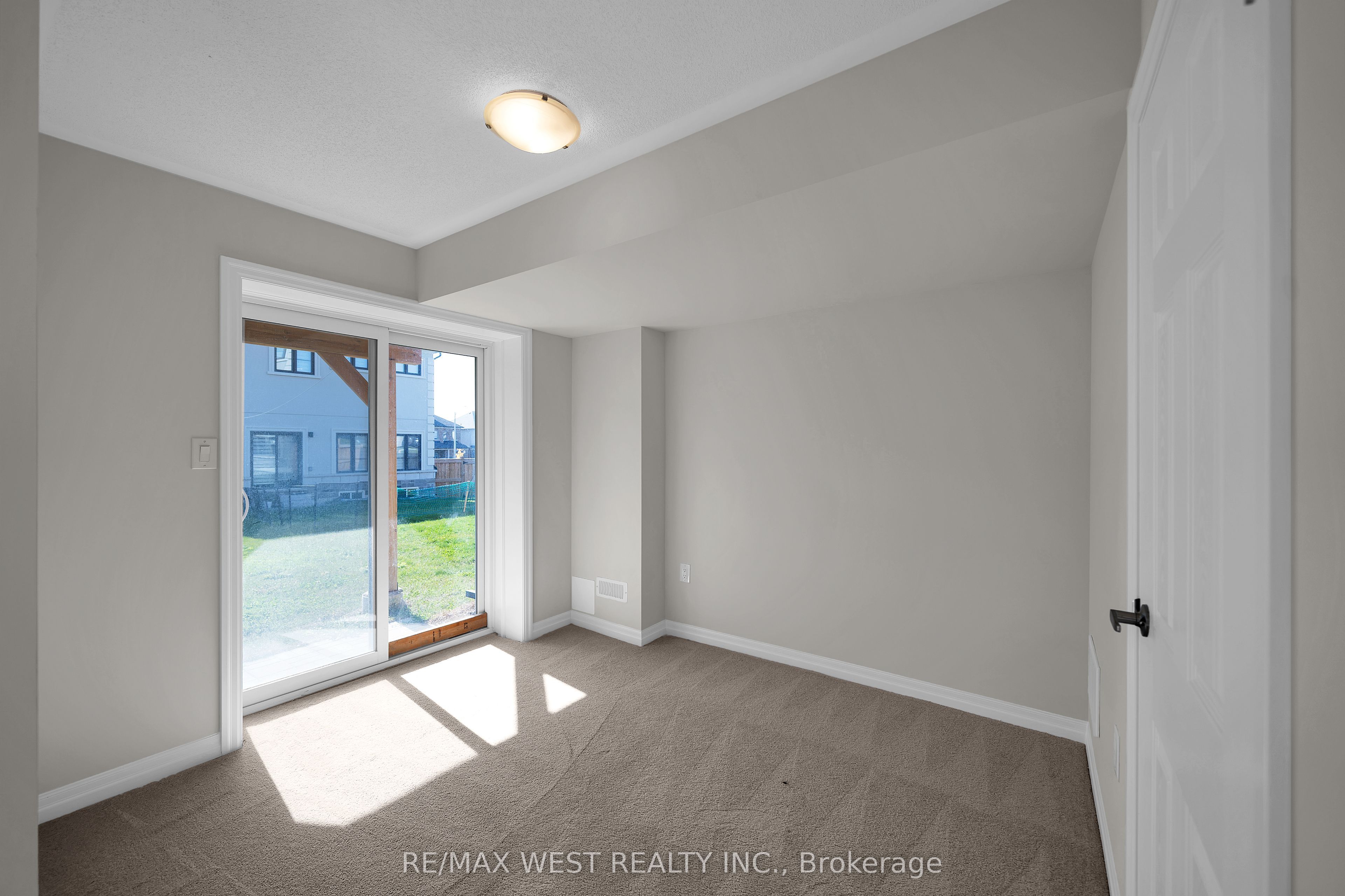51 Northrop Avenue Property Photo 18