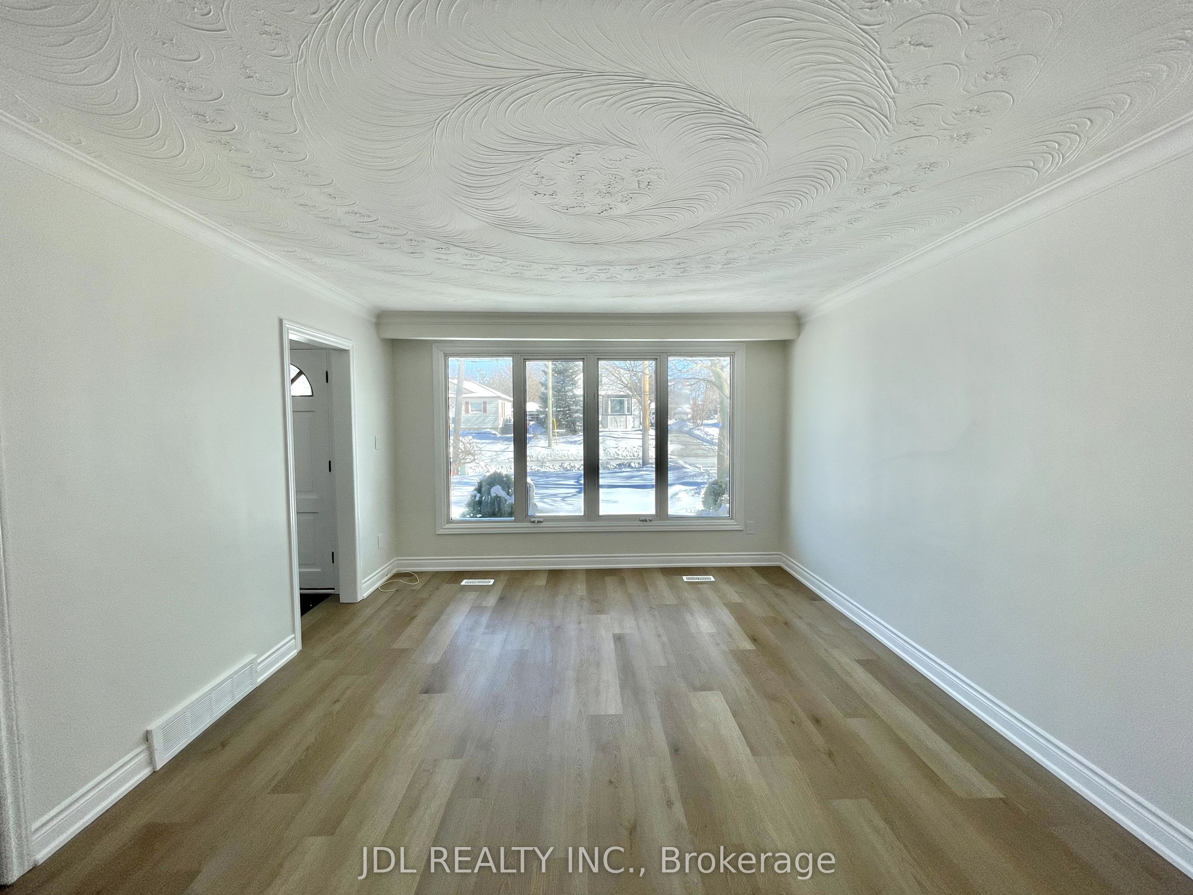 38 Grandview Street S Main Property Photo 12