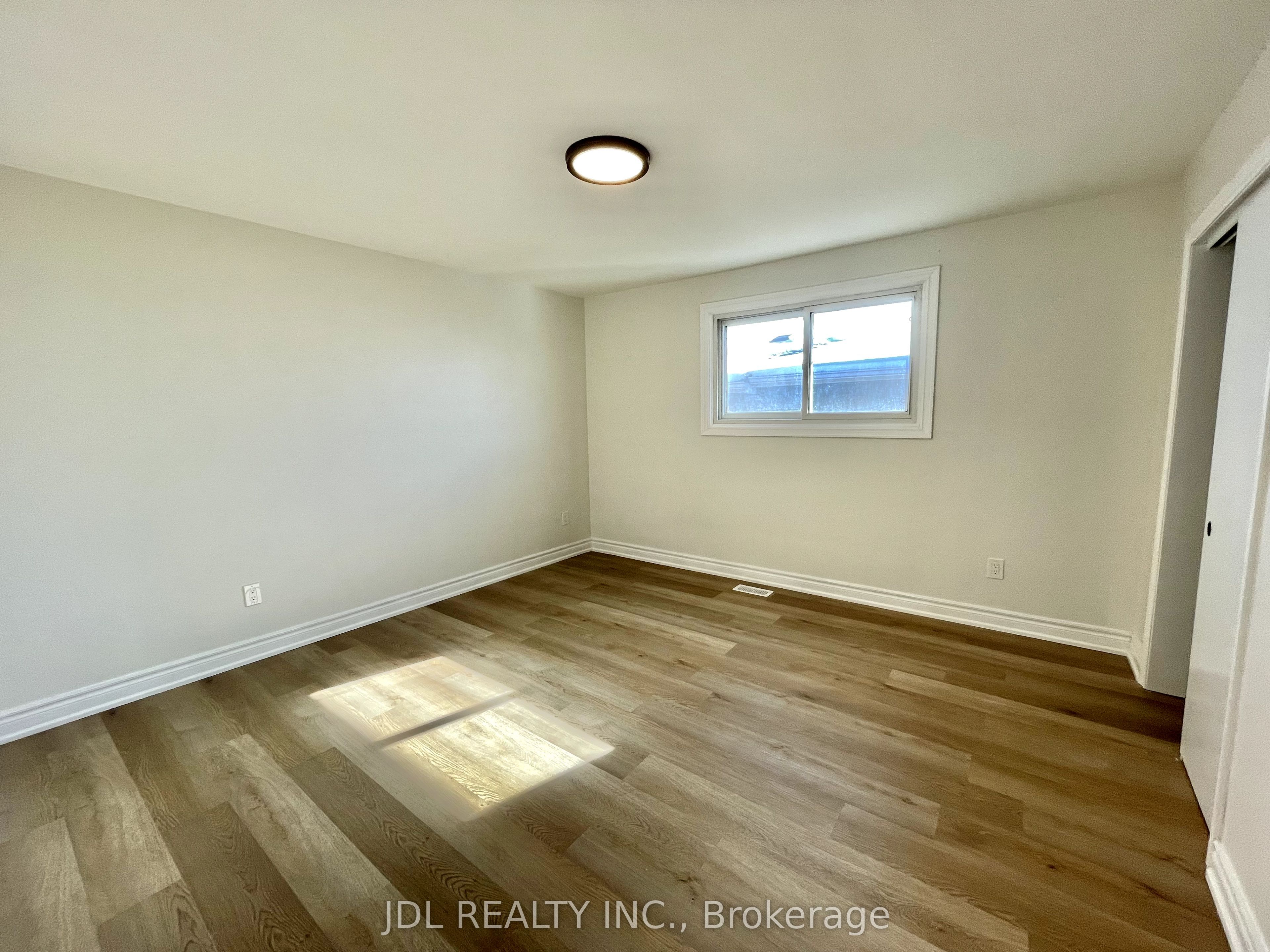 38 Grandview Street S Main Property Photo 15