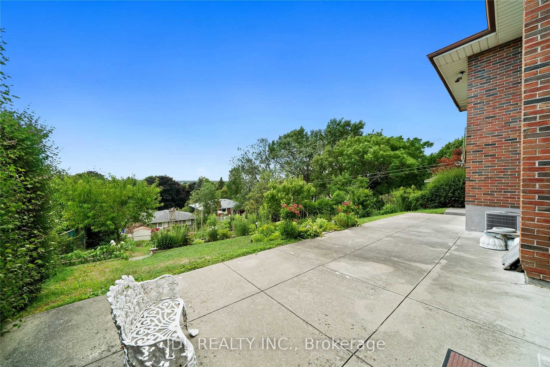 38 Grandview Street S Main Property Photo 25