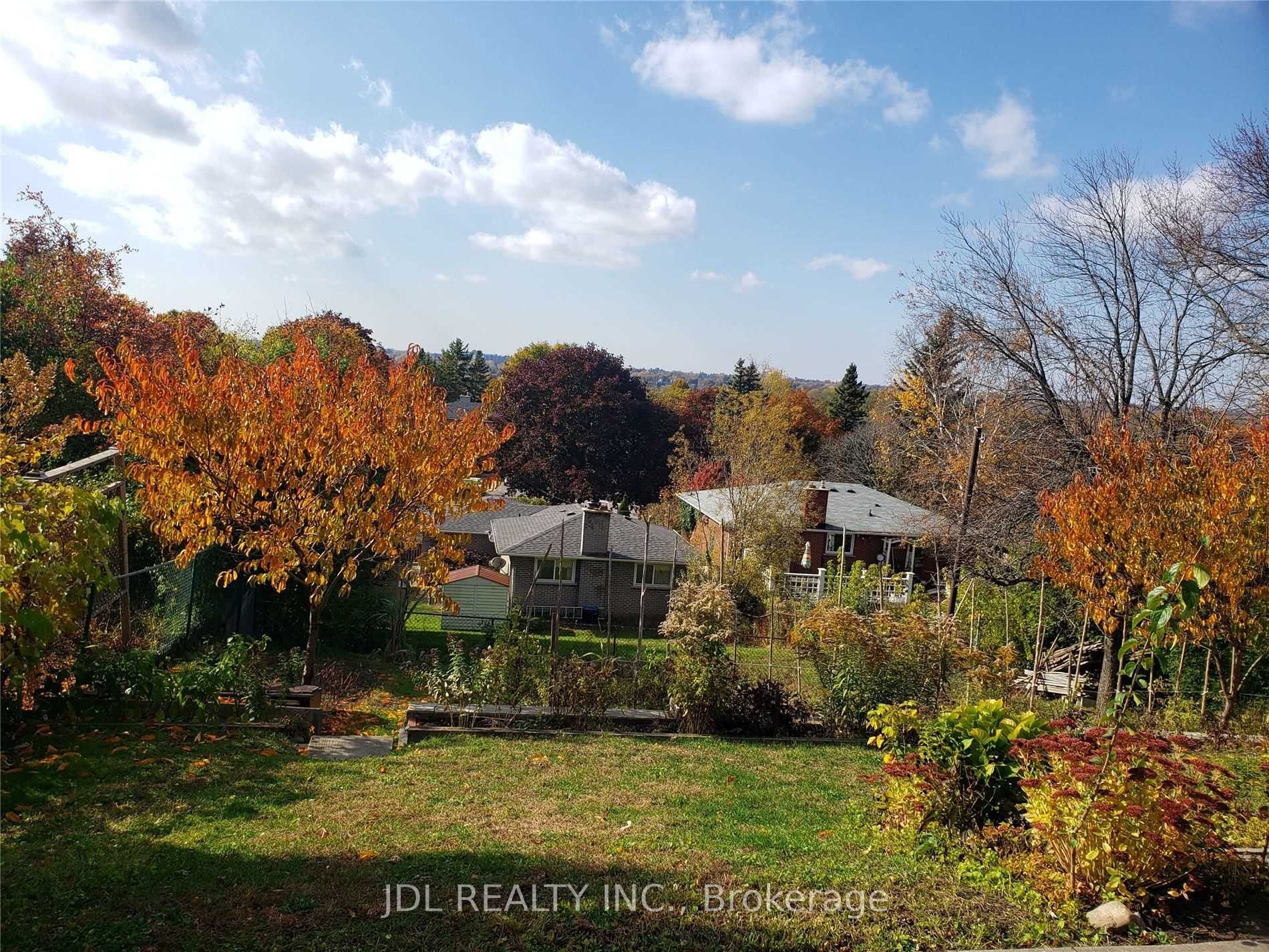 38 Grandview Street S Main Property Photo 26