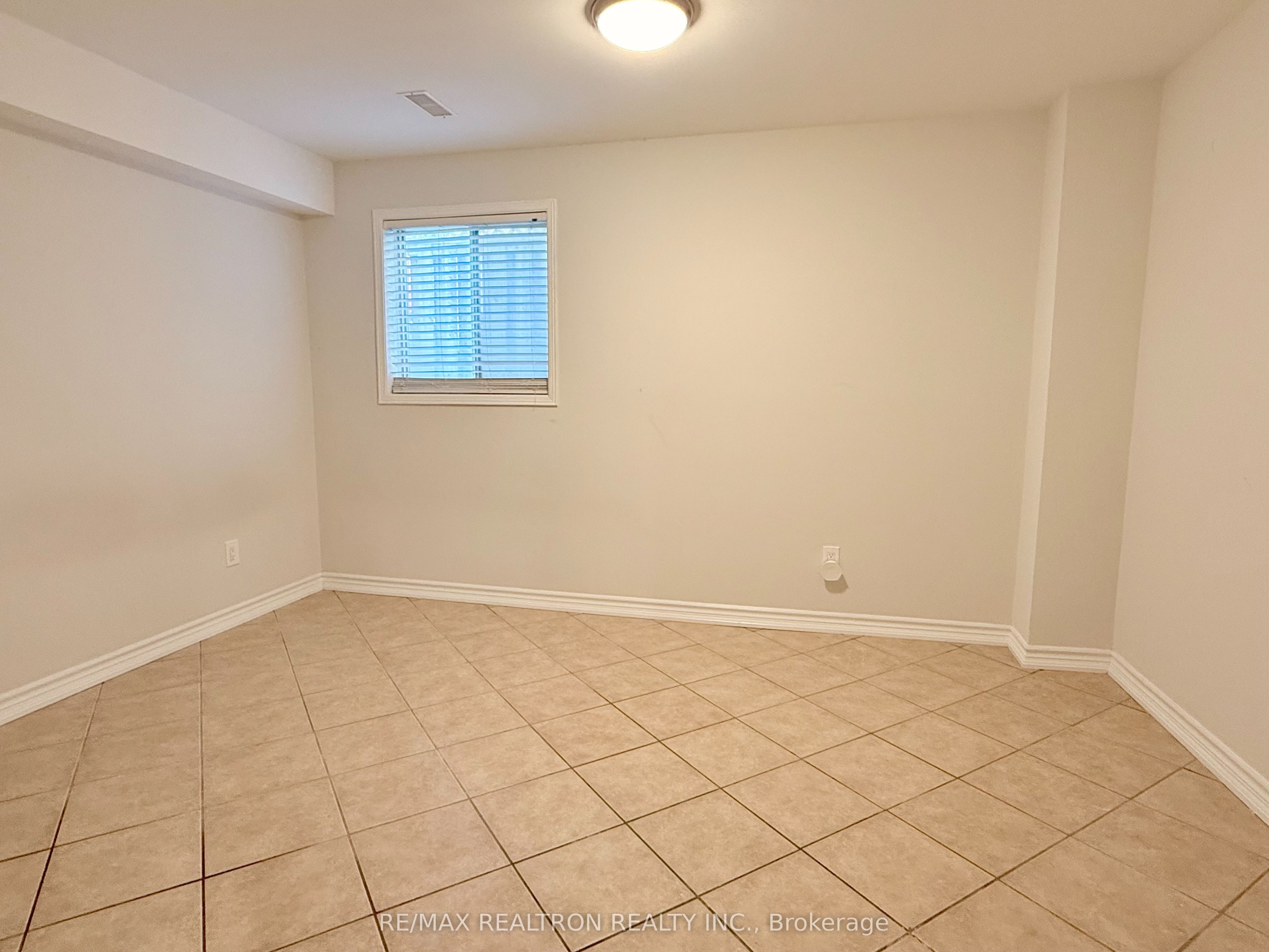 68 Flint Crescent Property Photo 20