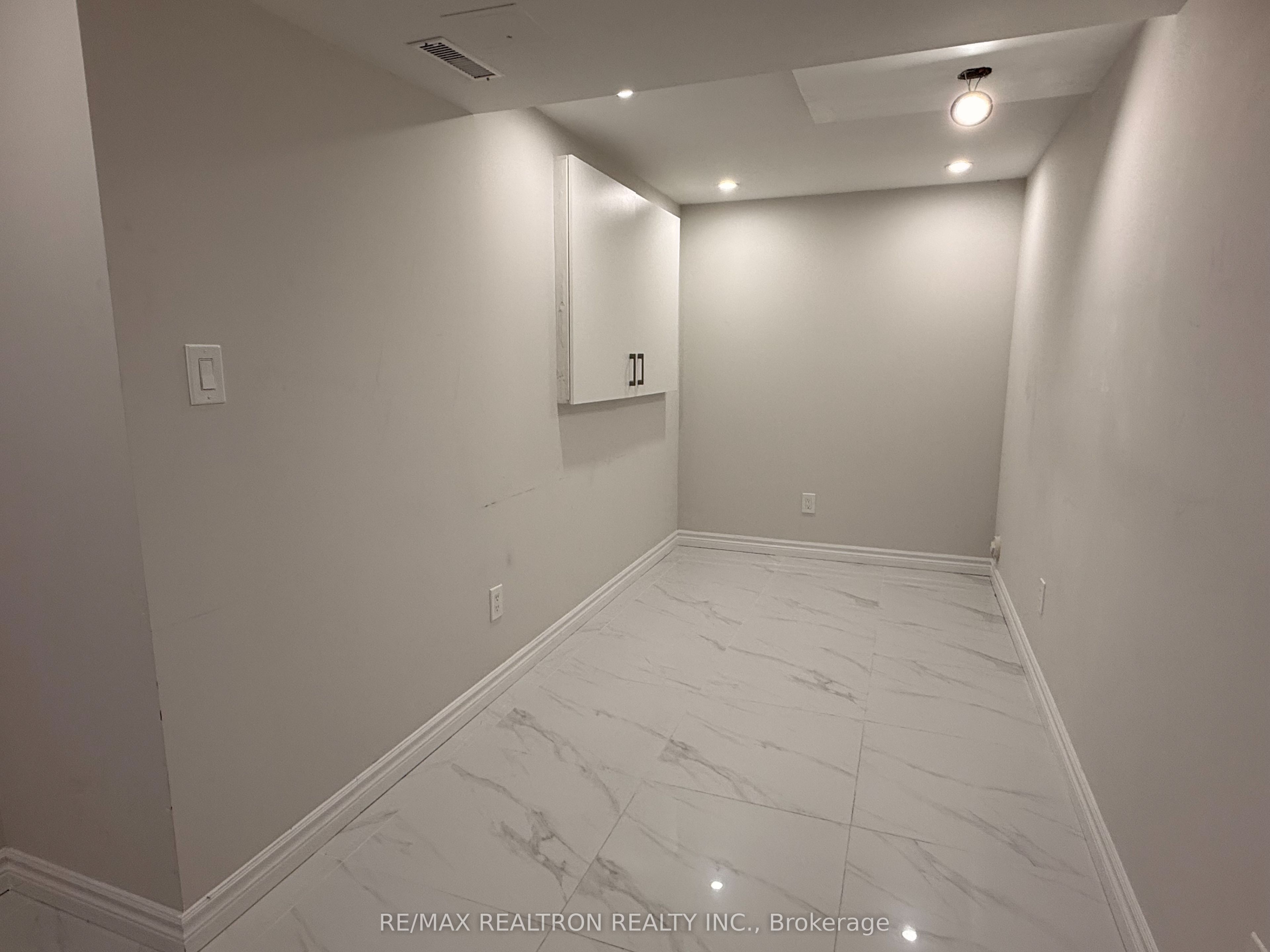 68 Flint Crescent Property Photo 22