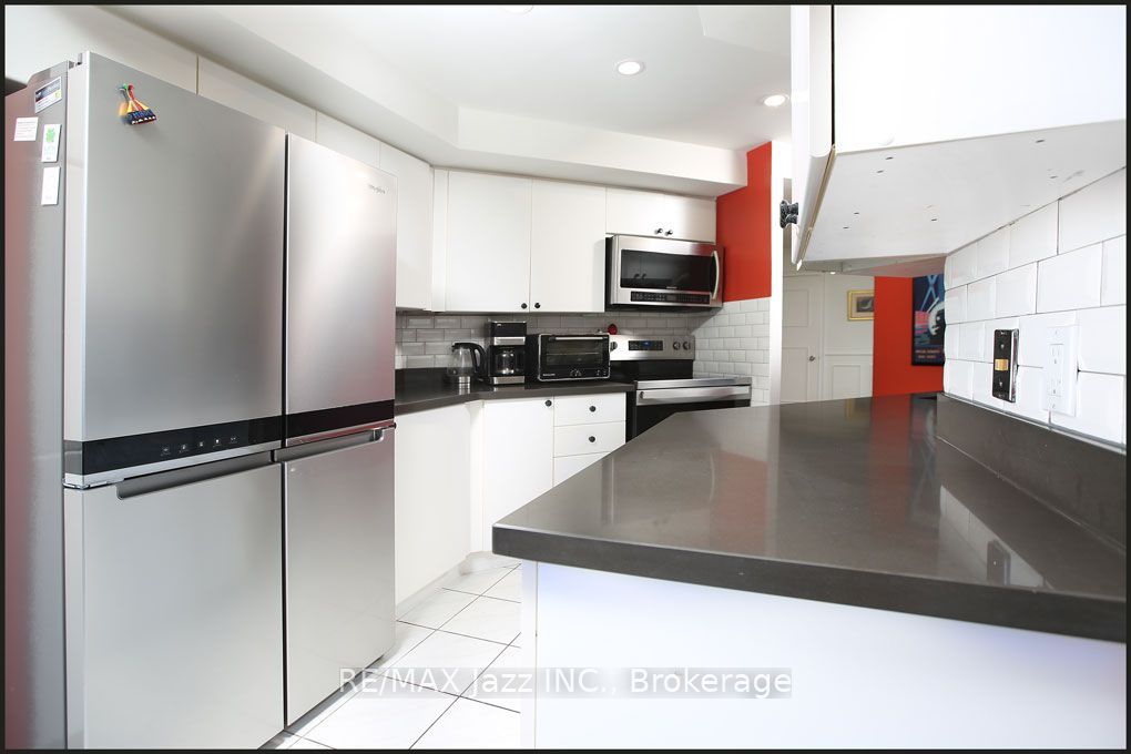 360 Watson Street W 105 Property Photo 13