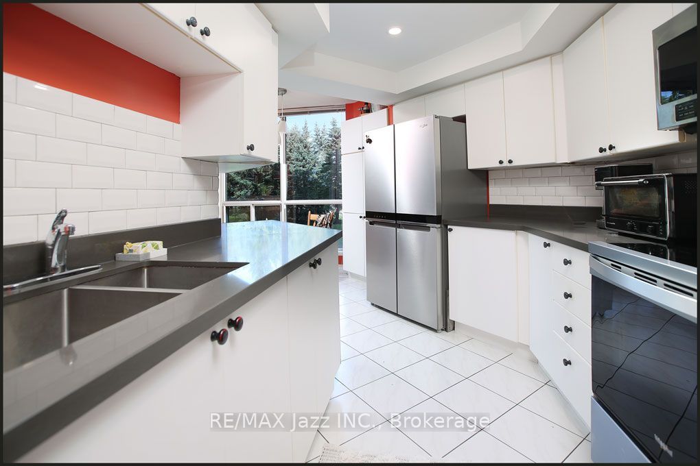 360 Watson Street W 105 Property Photo 15