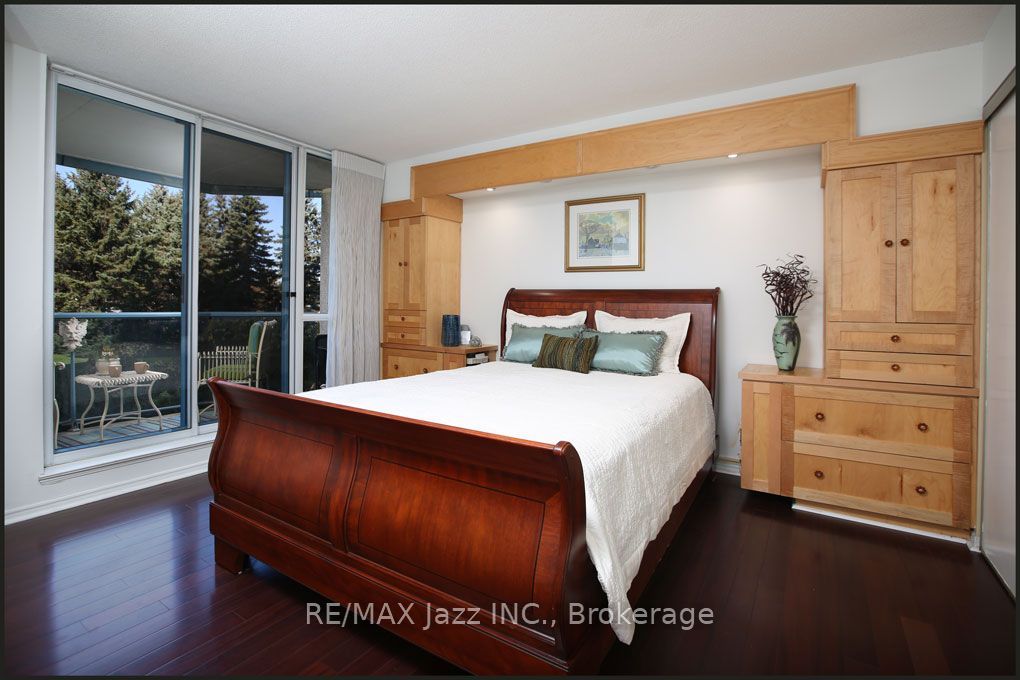 360 Watson Street W 105 Property Photo 16