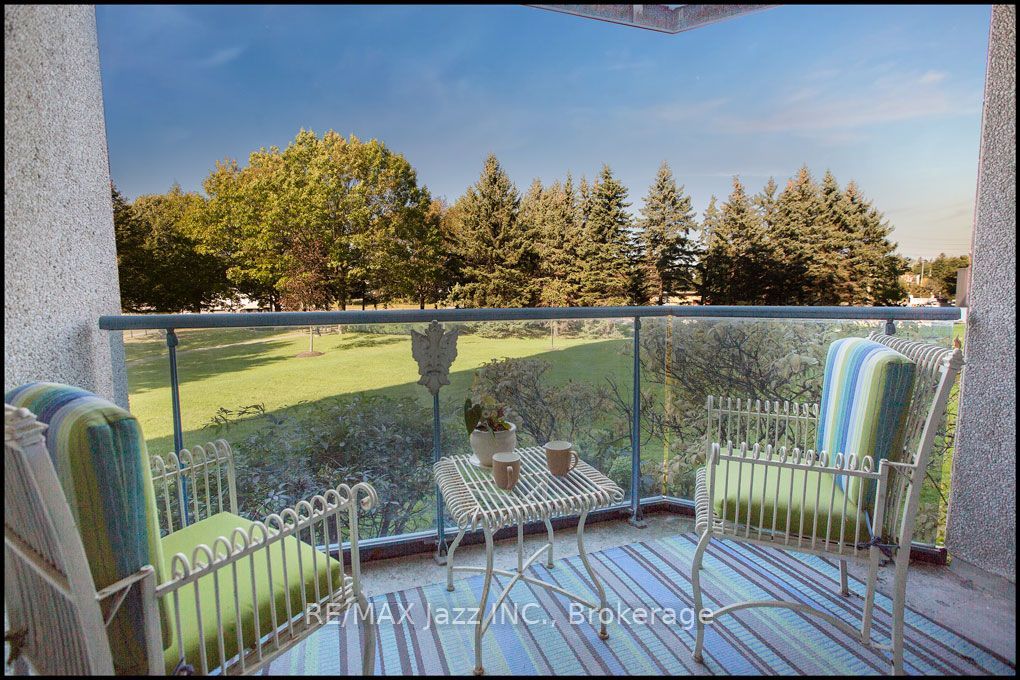360 Watson Street W 105 Property Photo 17