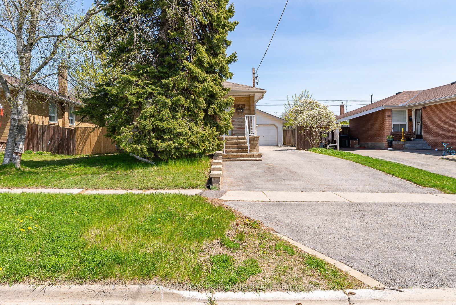 1519 Lakeside Street Main Flr Property Photo 2