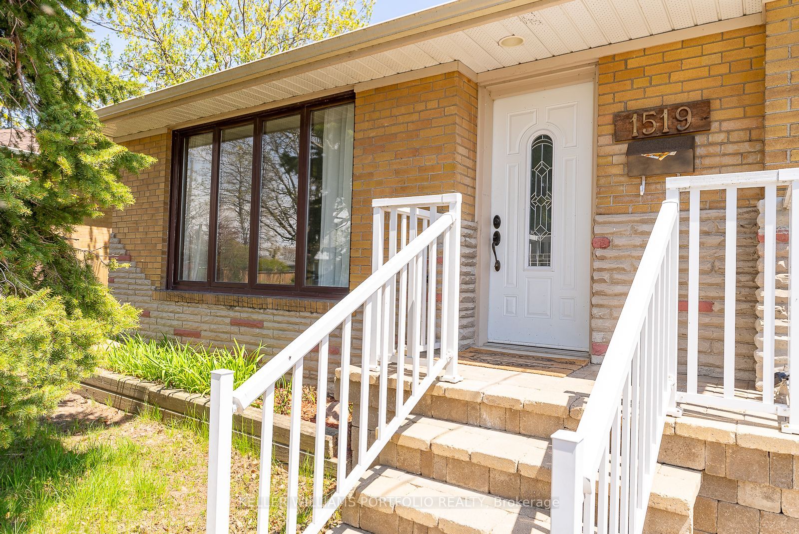 1519 Lakeside Street Main Flr Property Photo 3