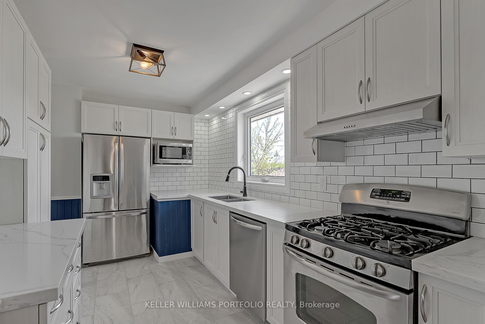 1519 Lakeside Street Main Flr Property Photo 5