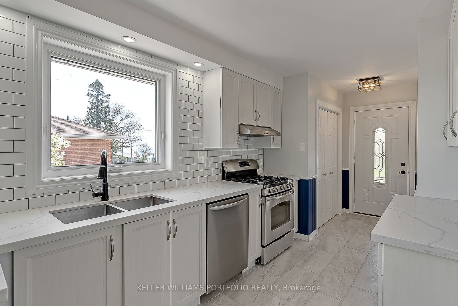 1519 Lakeside Street Main Flr Property Photo 7