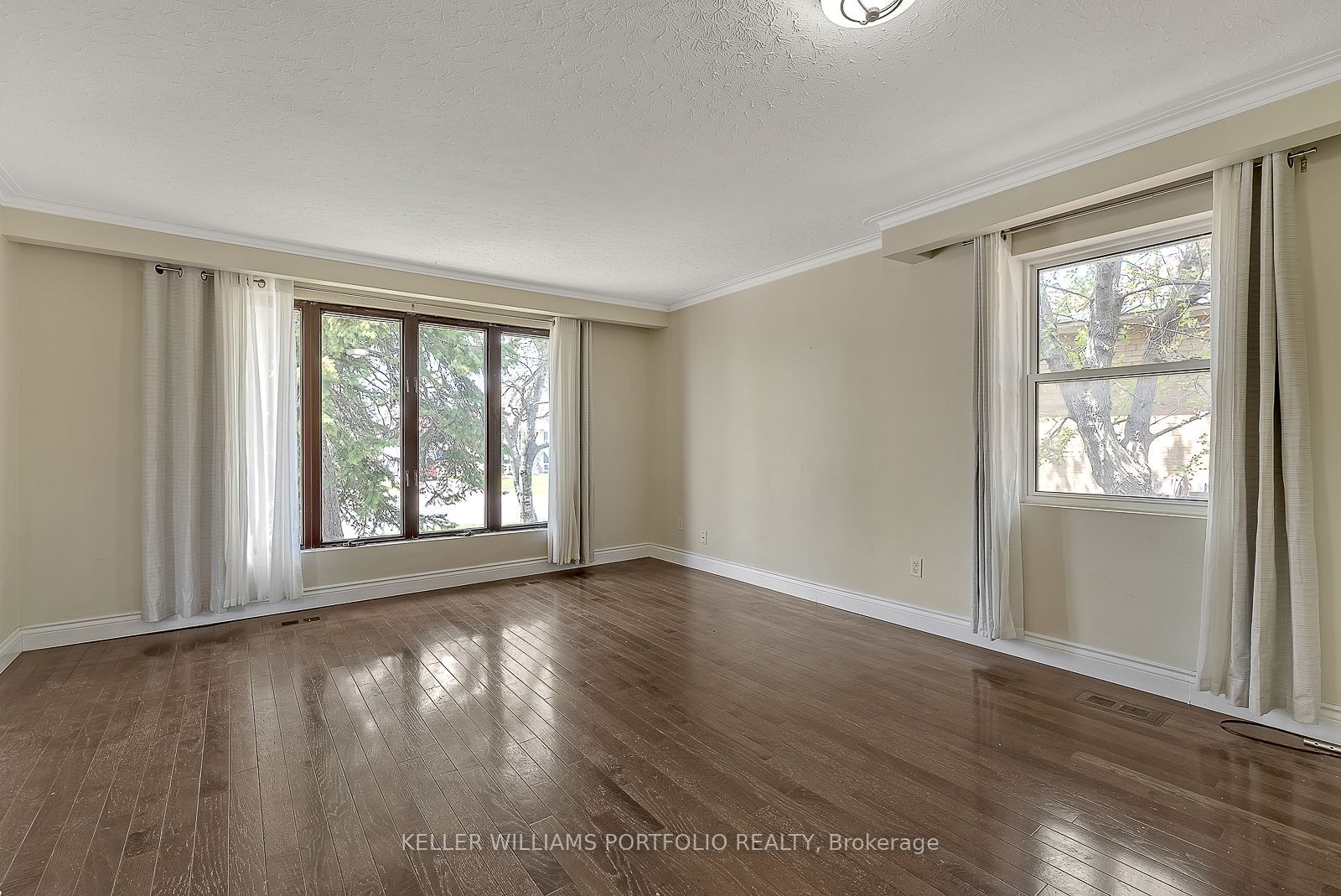 1519 Lakeside Street Main Flr Property Photo 9