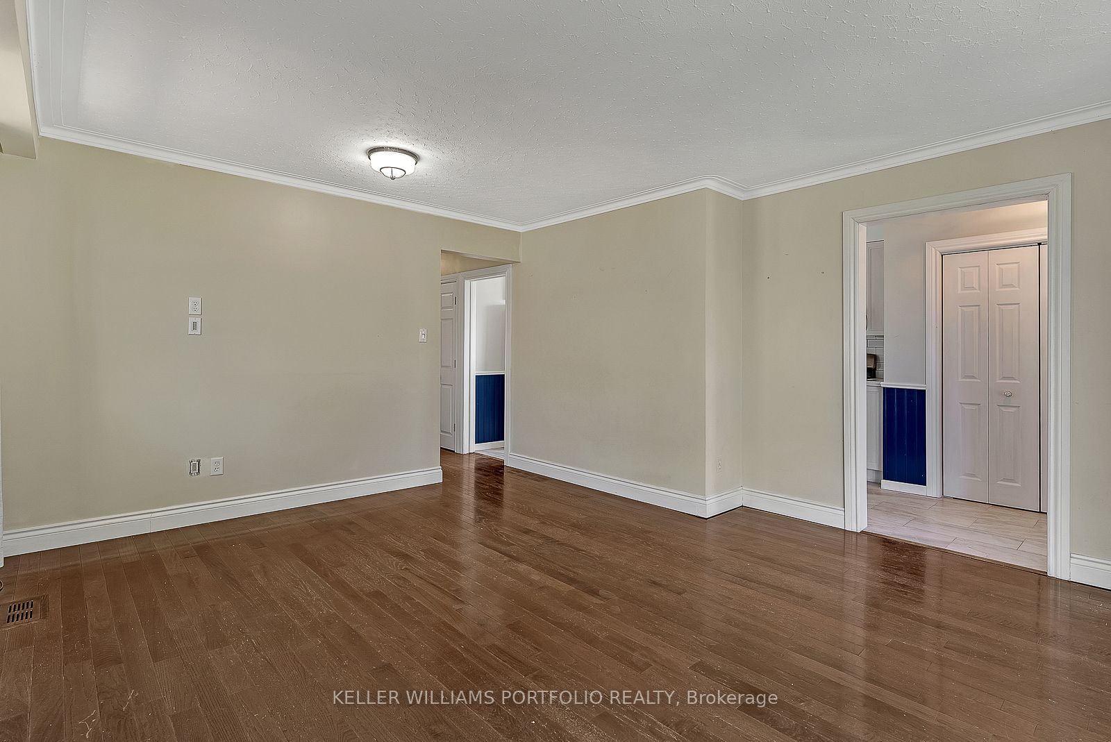 1519 Lakeside Street Main Flr Property Photo 11