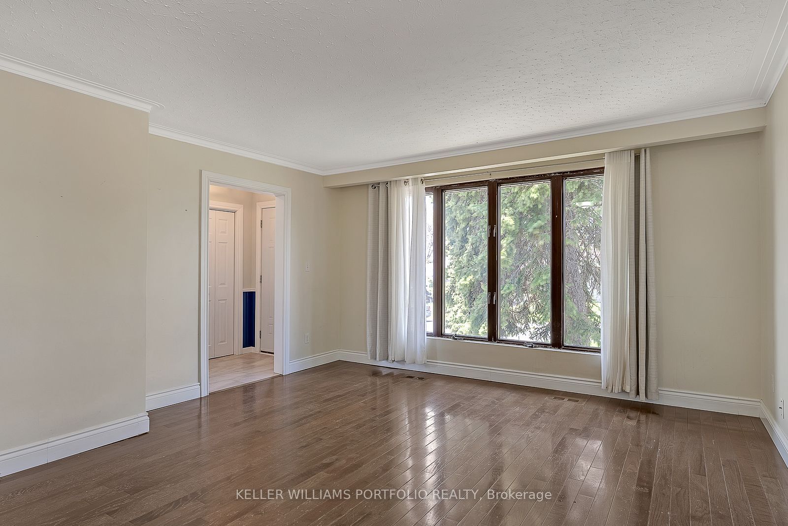 1519 Lakeside Street Main Flr Property Photo 12