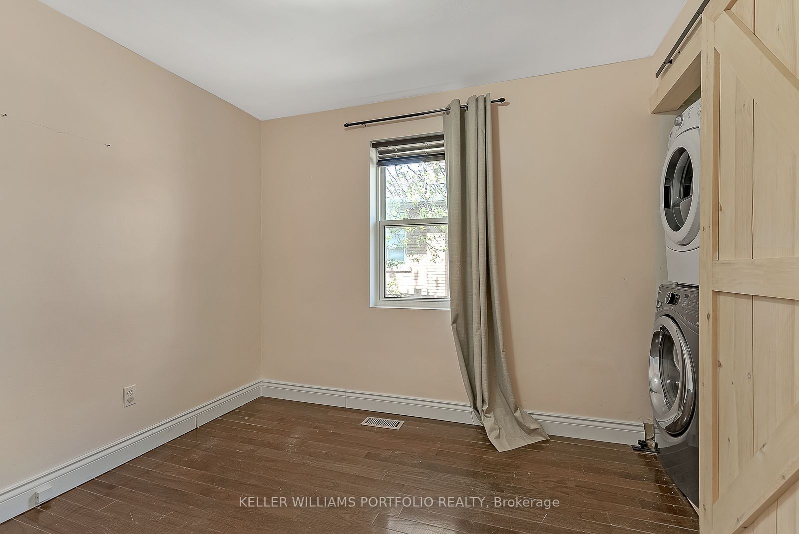 1519 Lakeside Street Main Flr Property Photo 14