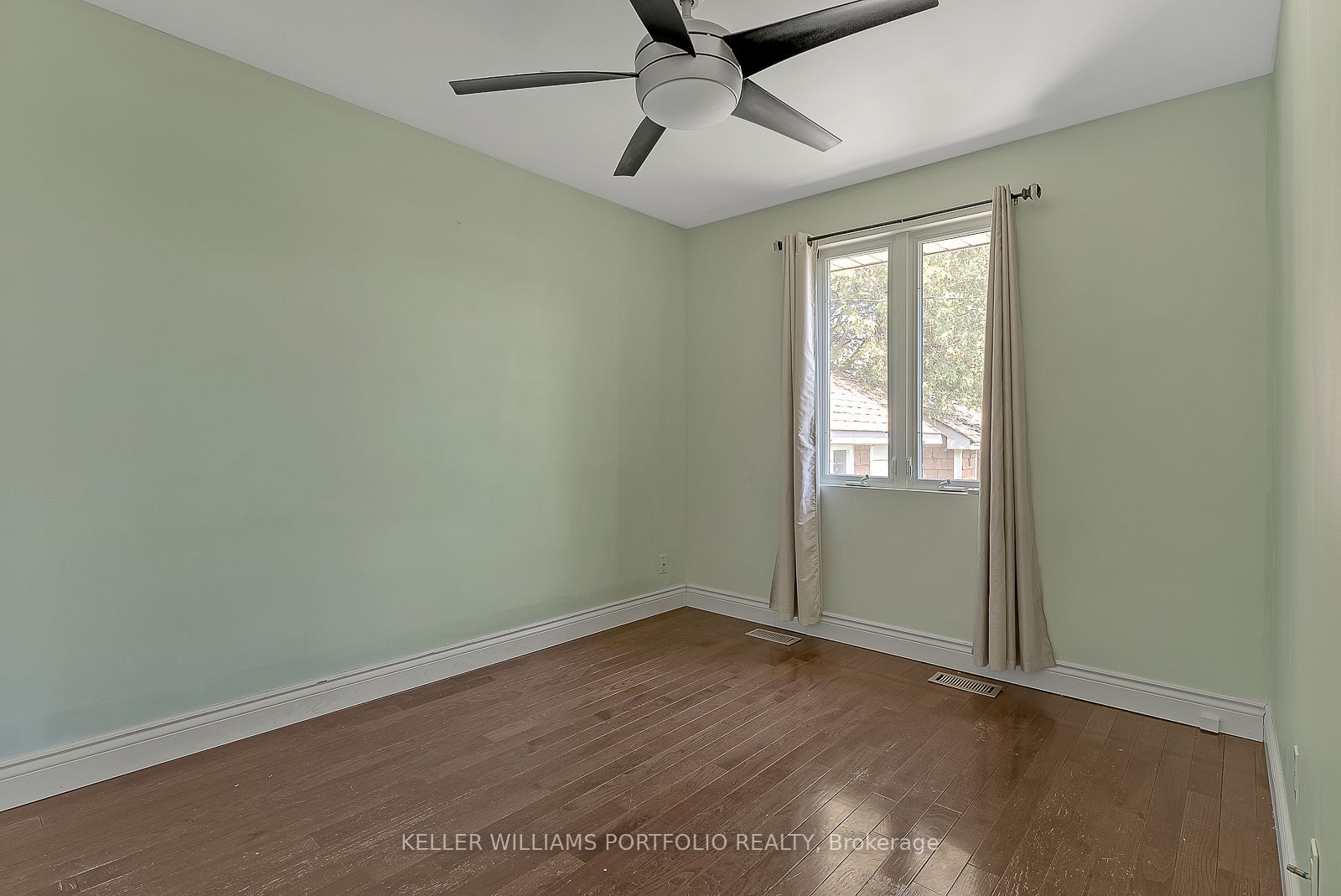 1519 Lakeside Street Main Flr Property Photo 18
