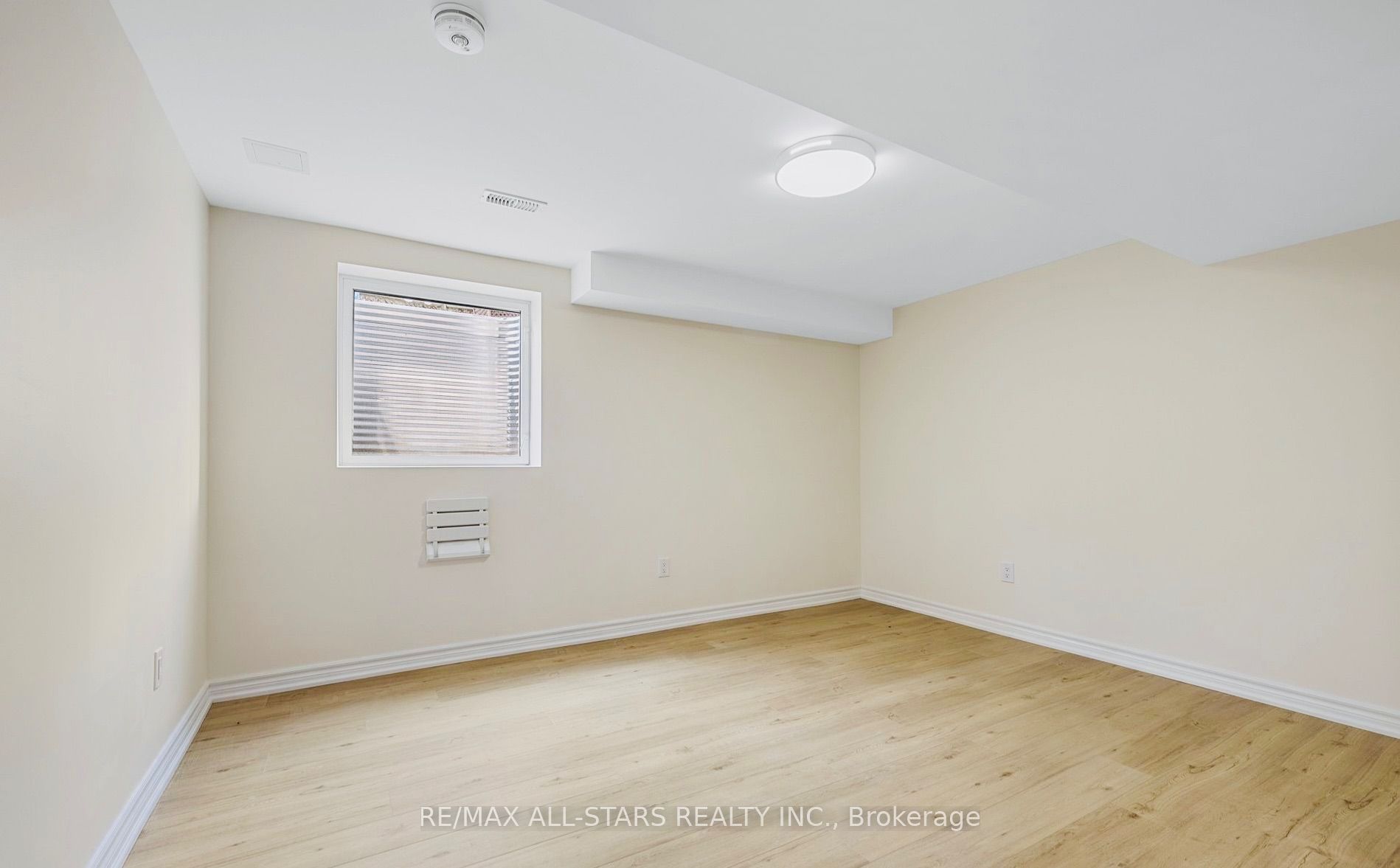 23 Hyacinth Crescent Basement Property Photo 2