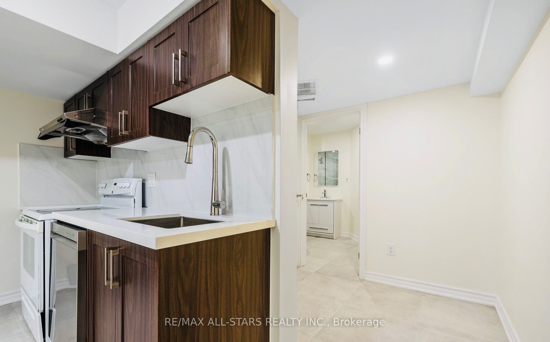 23 Hyacinth Crescent Basement Property Photo 6