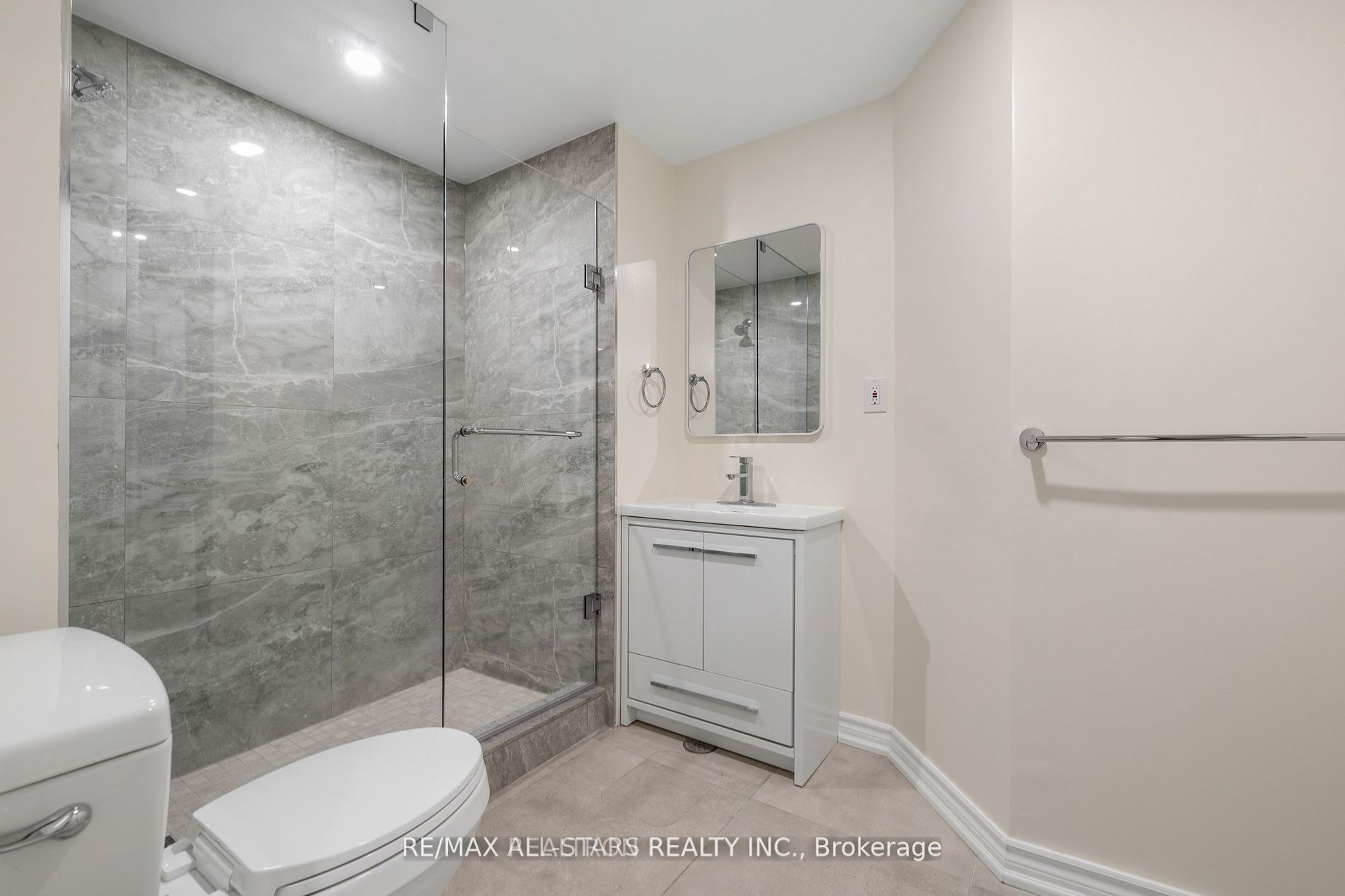 23 Hyacinth Crescent Basement Property Photo 9