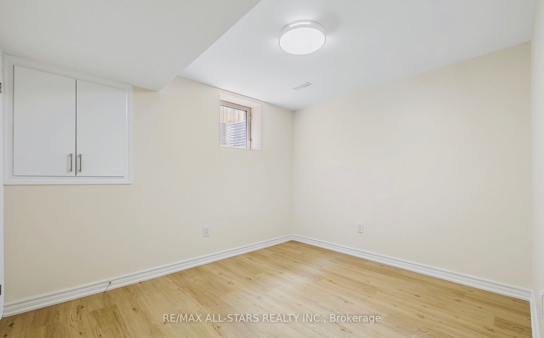 23 Hyacinth Crescent Basement Property Photo 11