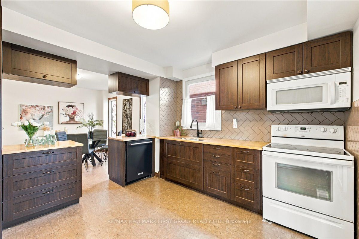 23 Flowers Crescent Property Photo 7