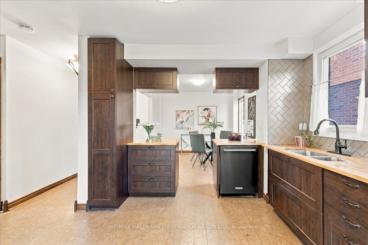 23 Flowers Crescent Property Photo 8
