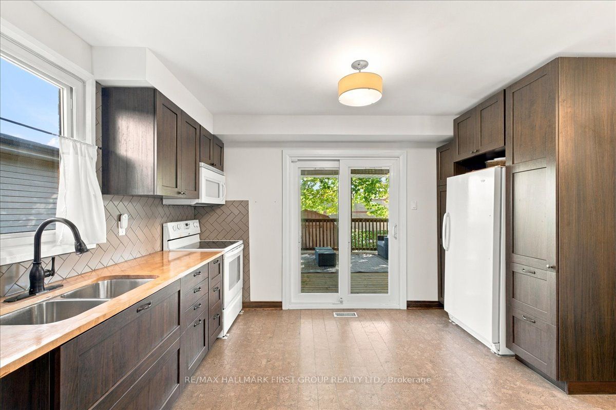 23 Flowers Crescent Property Photo 9