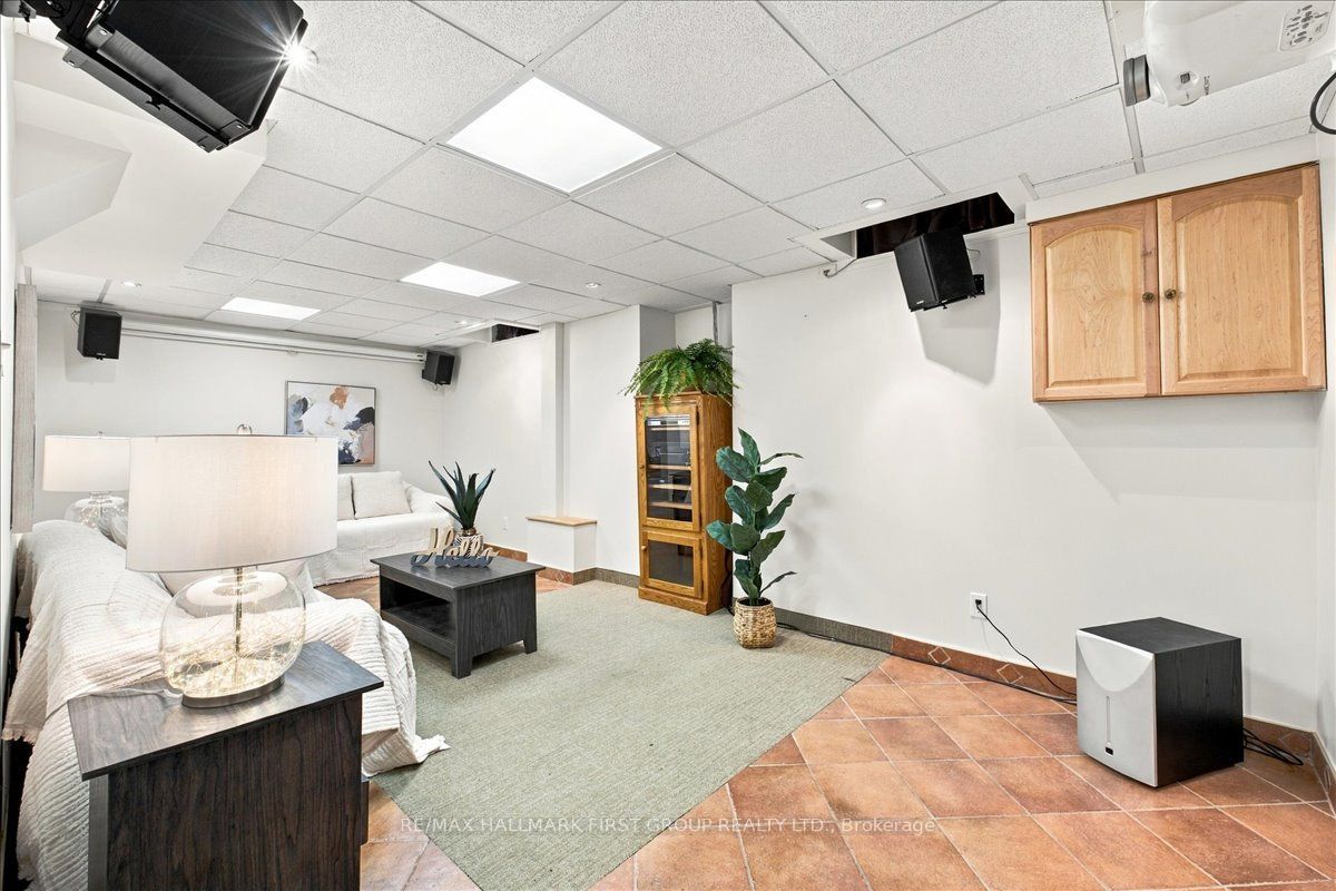 23 Flowers Crescent Property Photo 19