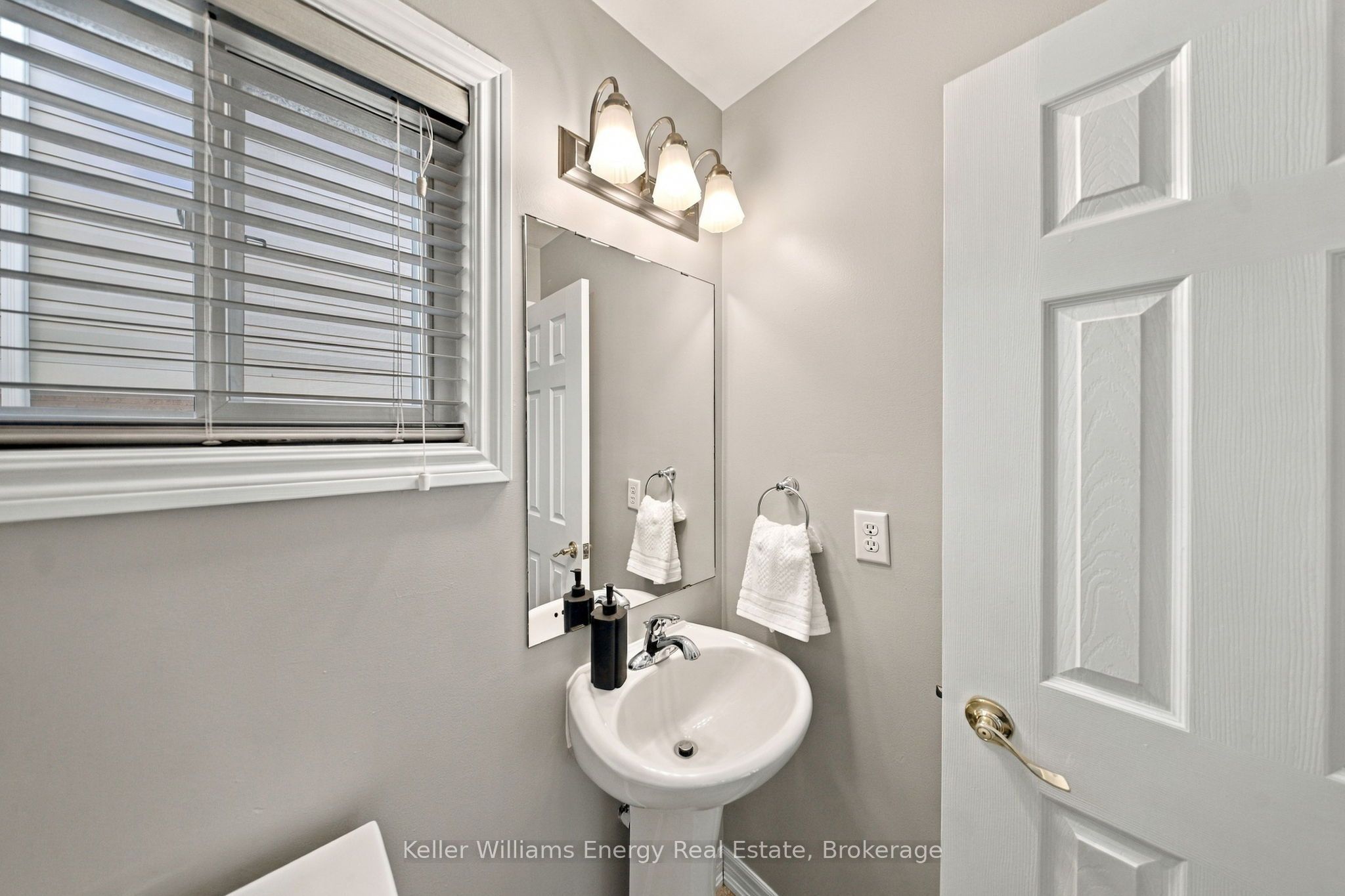 8 Quackenbush Street Property Photo 6