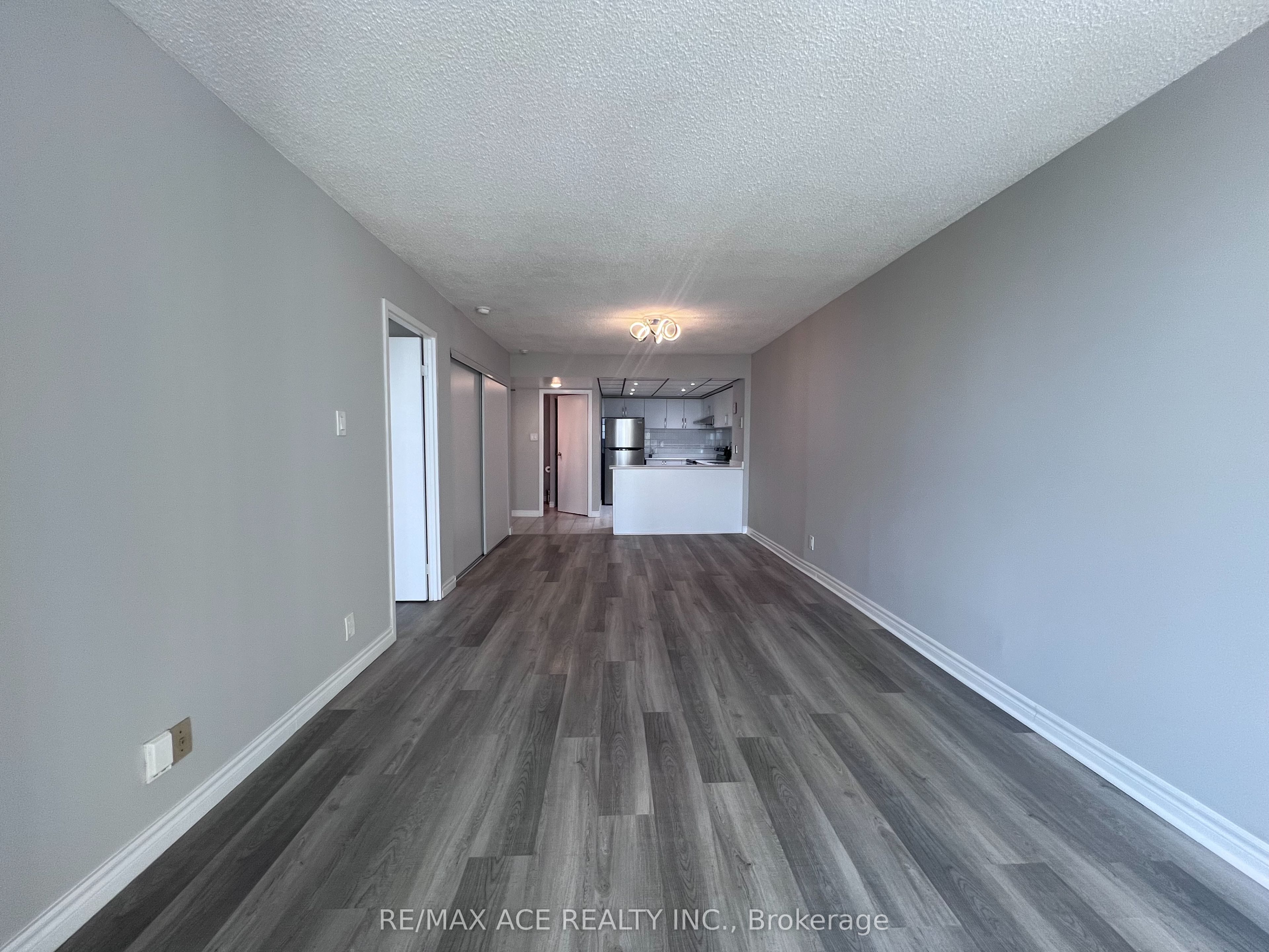 8 Silverbell Grove 901 Property Photo 4