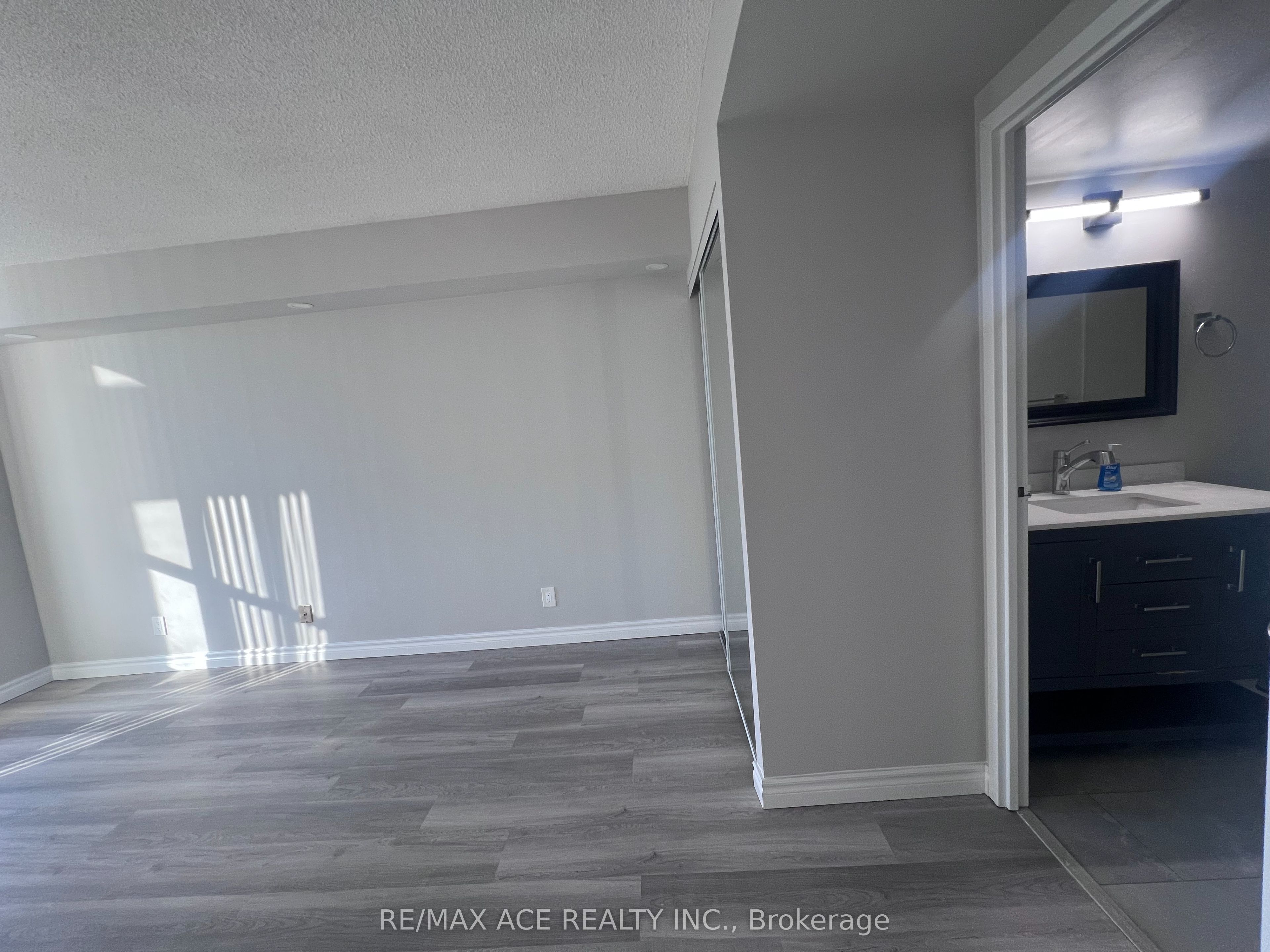 8 Silverbell Grove 901 Property Photo 11