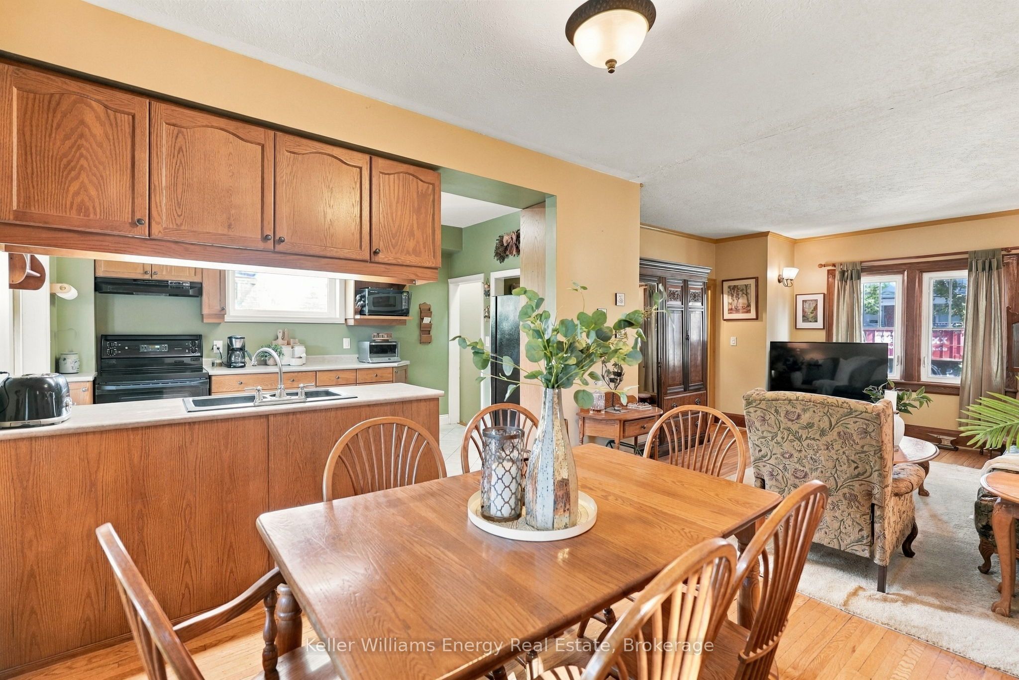 256 Grooms Avenue Property Photo 8