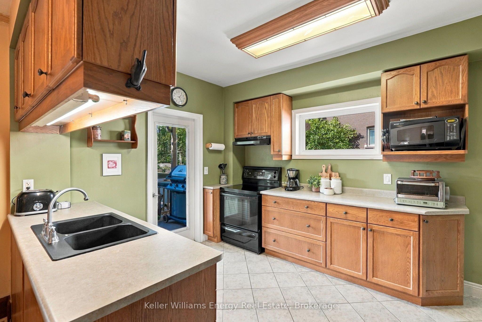 256 Grooms Avenue Property Photo 9