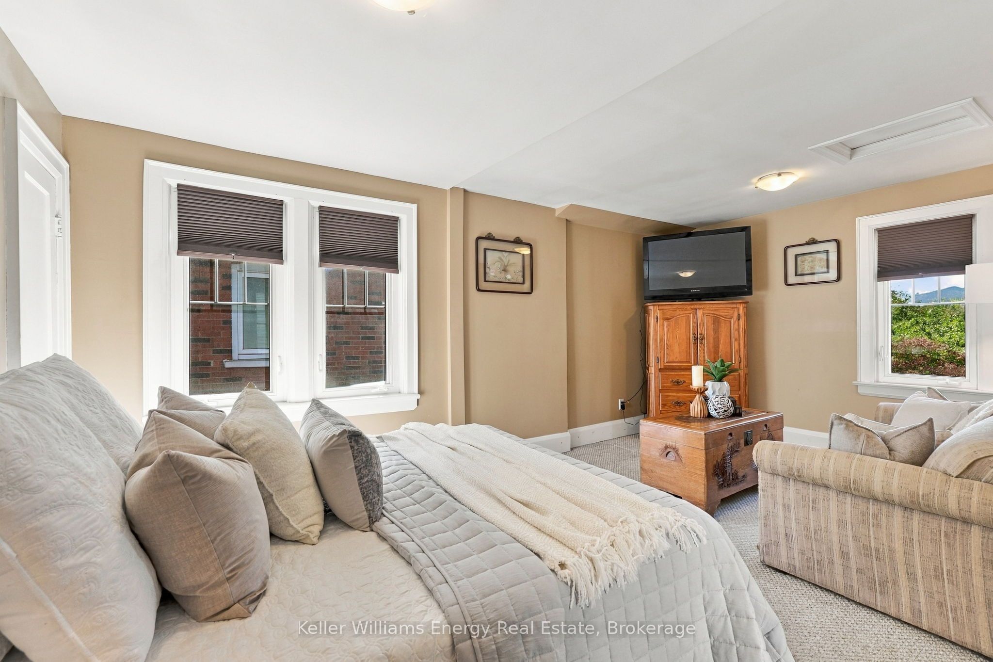 256 Grooms Avenue Property Photo 15