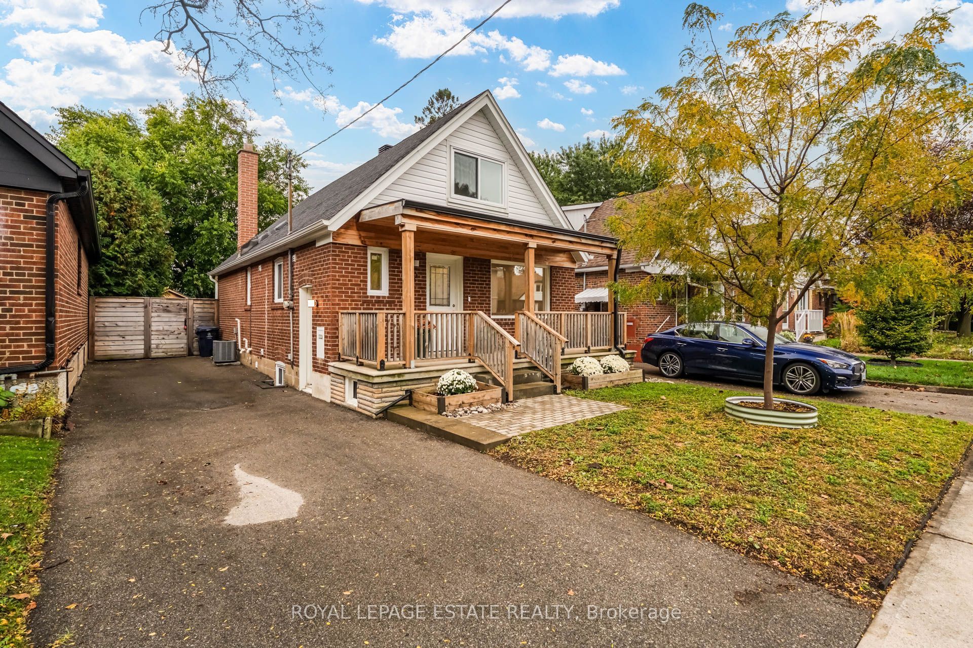 12 Norlong Boulevard Property Photo 2