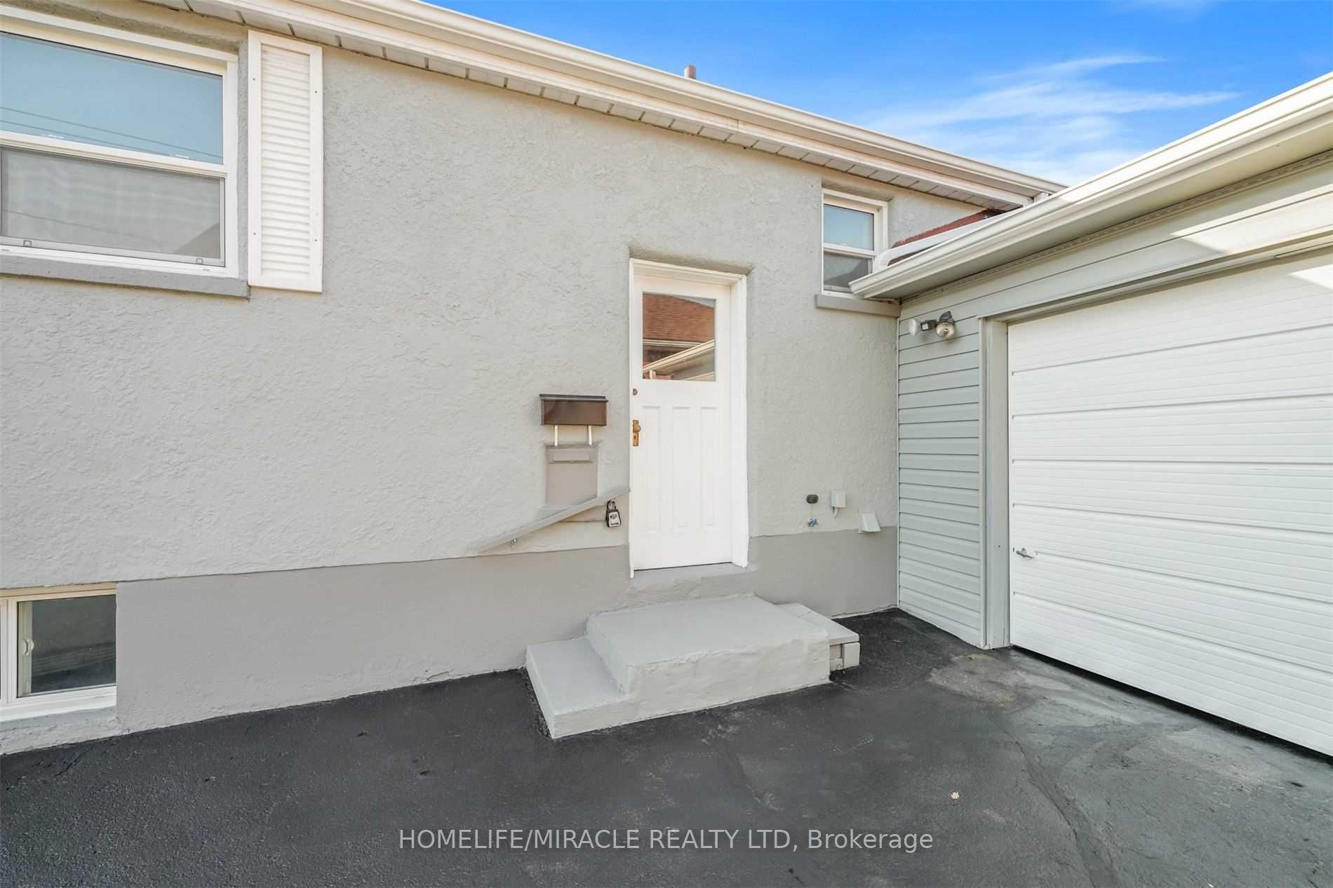 135 Central Park Boulevard N Property Photo 3
