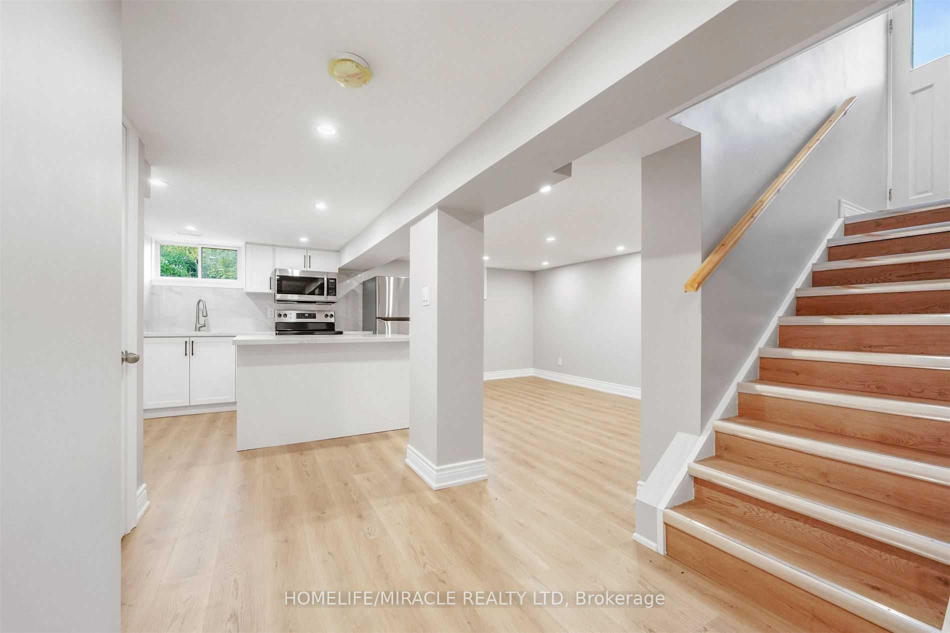 135 Central Park Boulevard N Property Photo 4